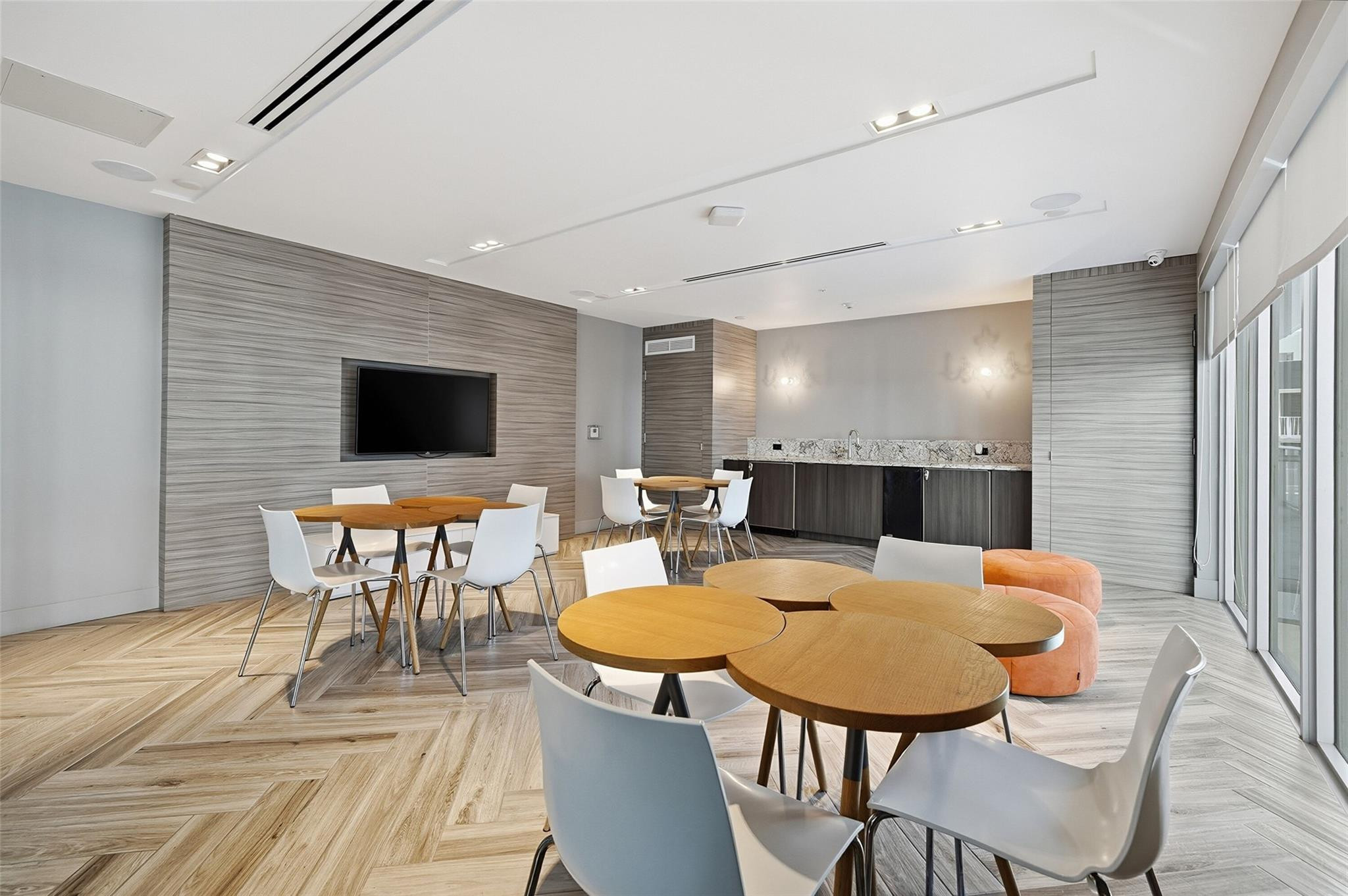 1600 SW 1st #510, Miami FL 33129