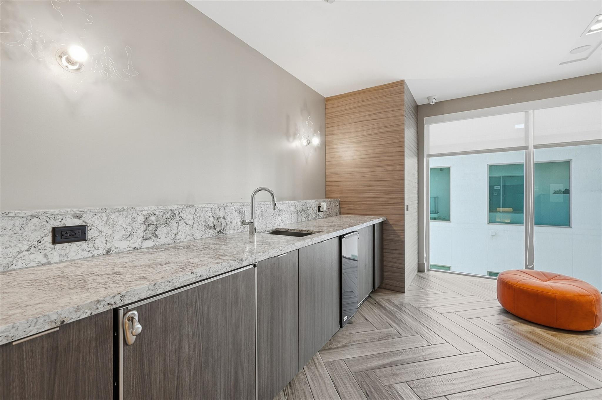 1600 SW 1st #510, Miami FL 33129