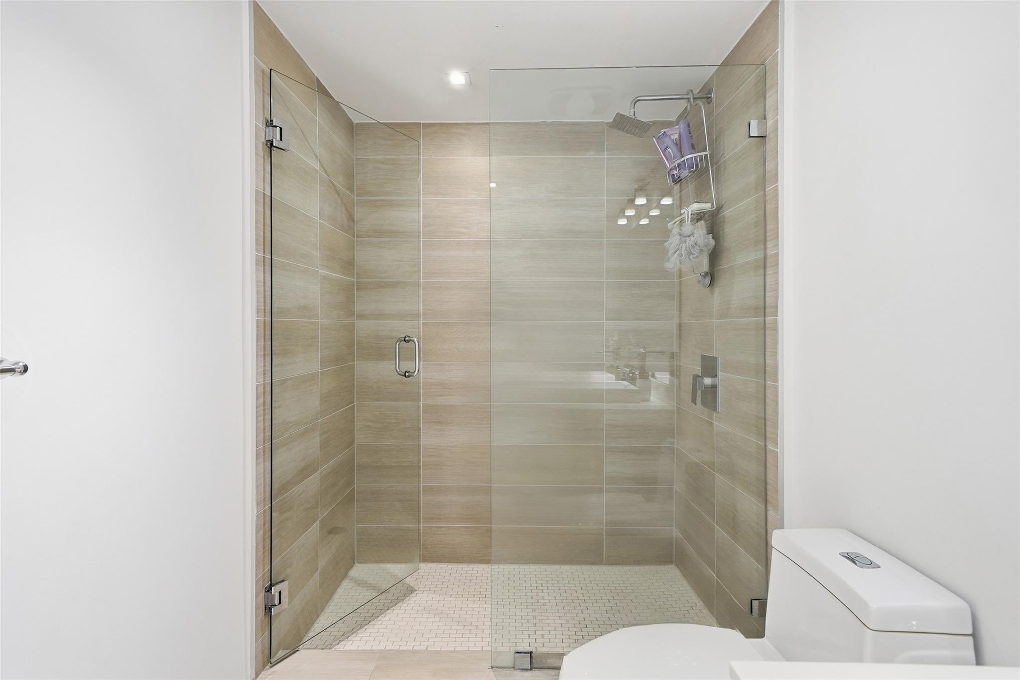1600 SW 1st #510, Miami FL 33129
