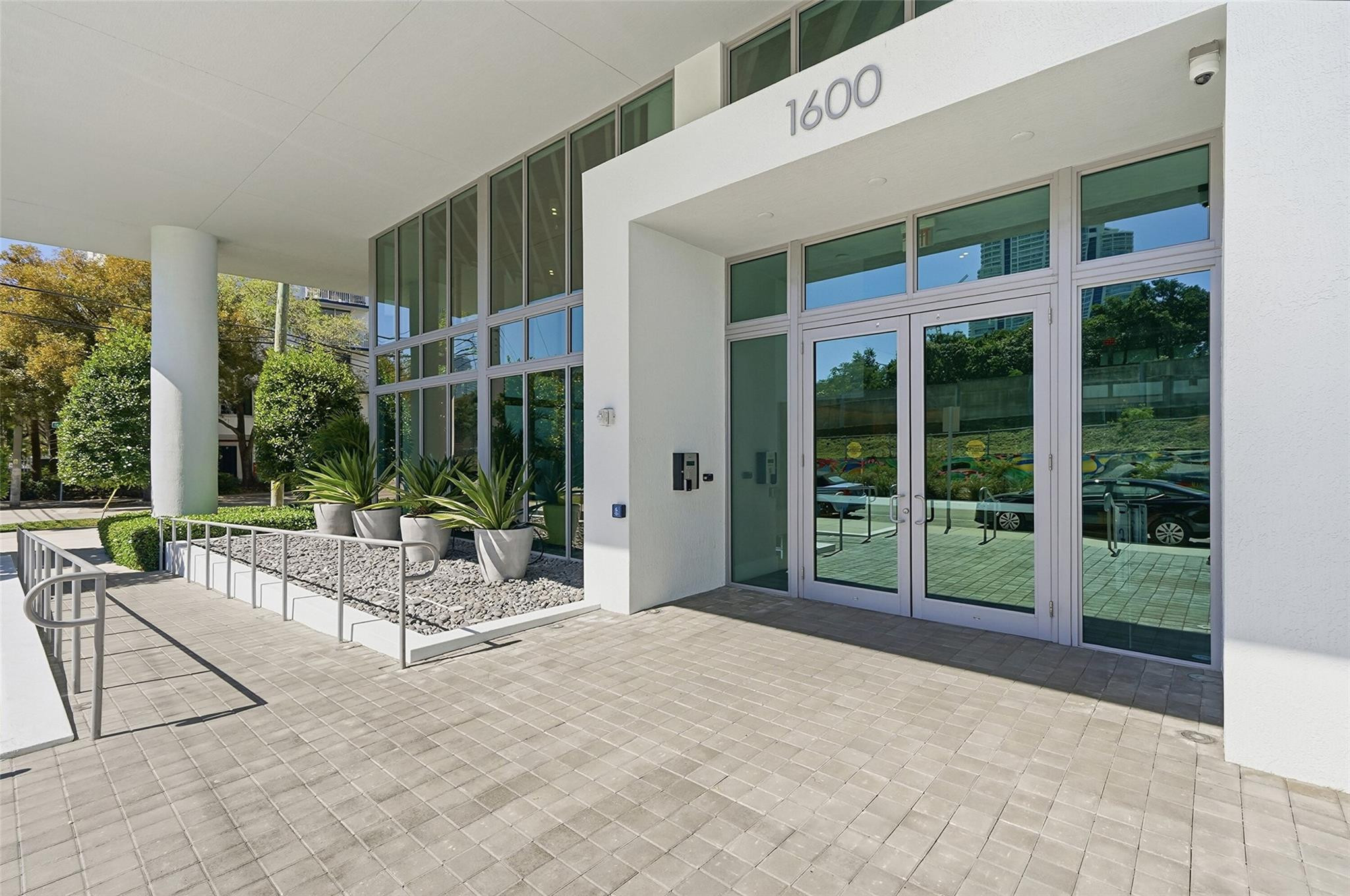 1600 SW 1st #510, Miami FL 33129