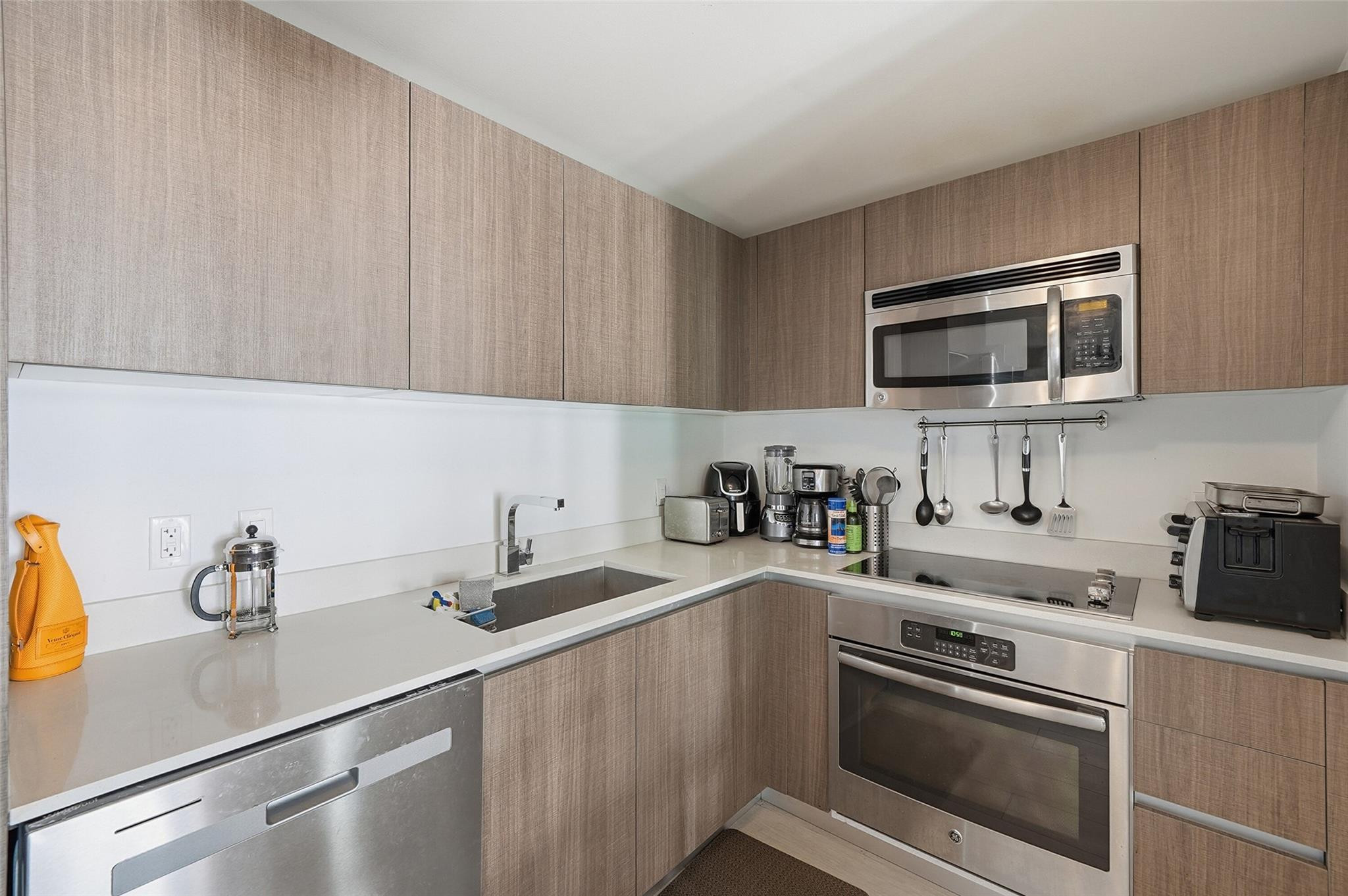 1600 SW 1st #510, Miami FL 33129