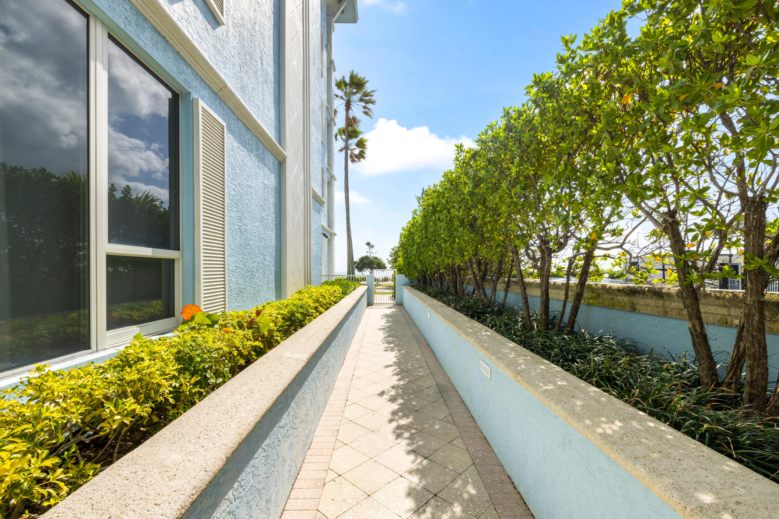 701 SE 21st #201, Deerfield Beach FL 33441