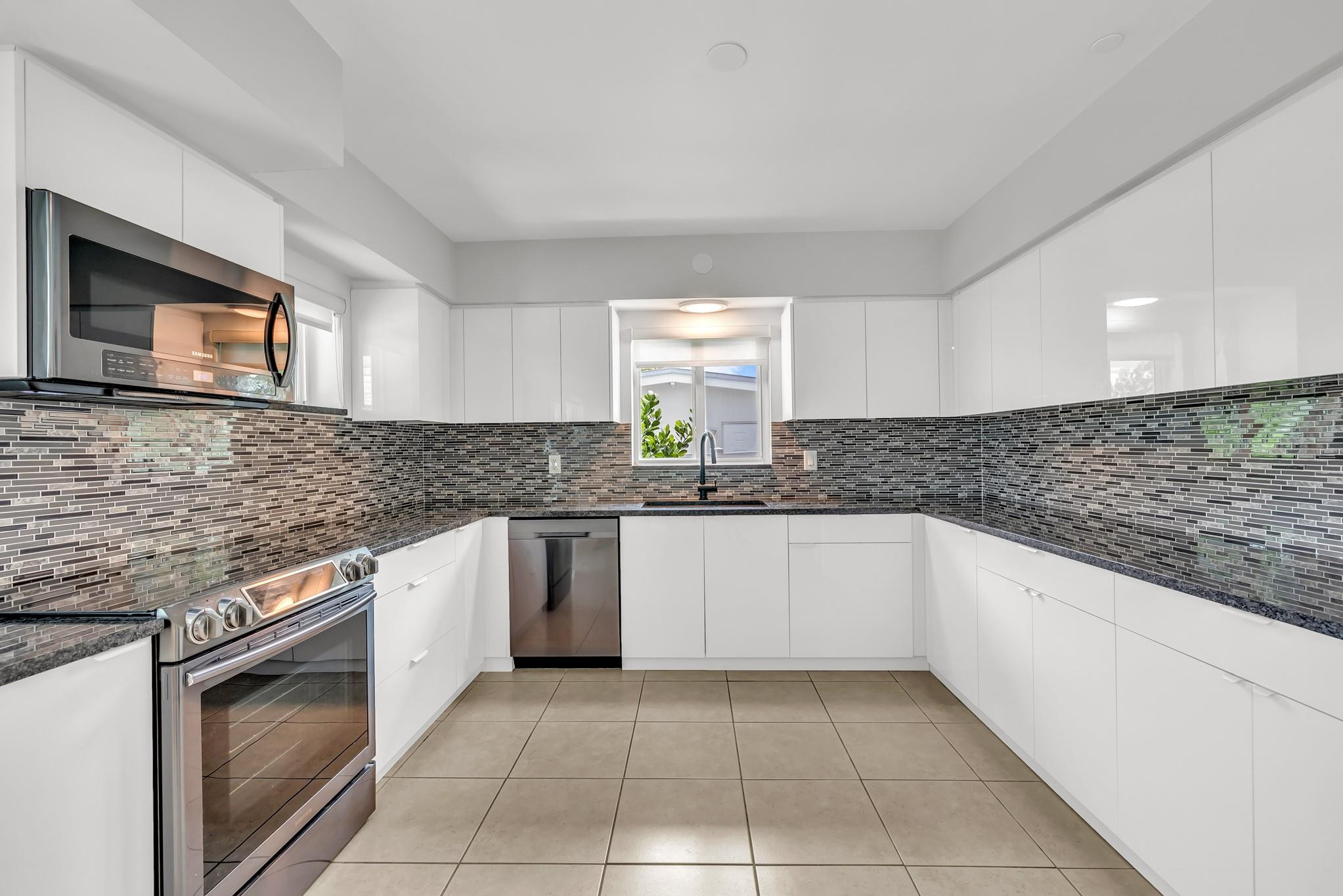 2812 NE 27th, Lighthouse Point FL 33064
