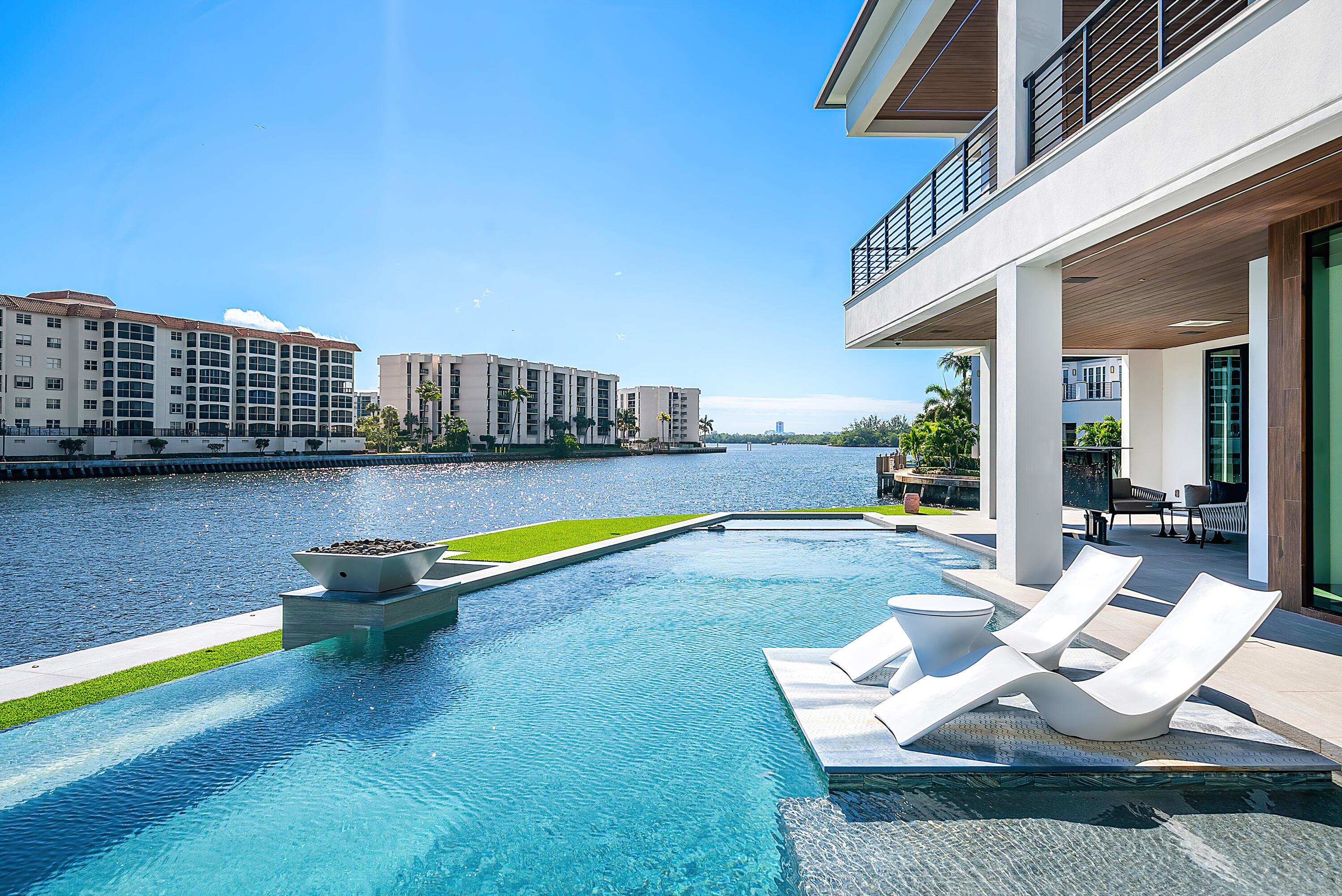 2934 NE 8th, Boca Raton FL 33431