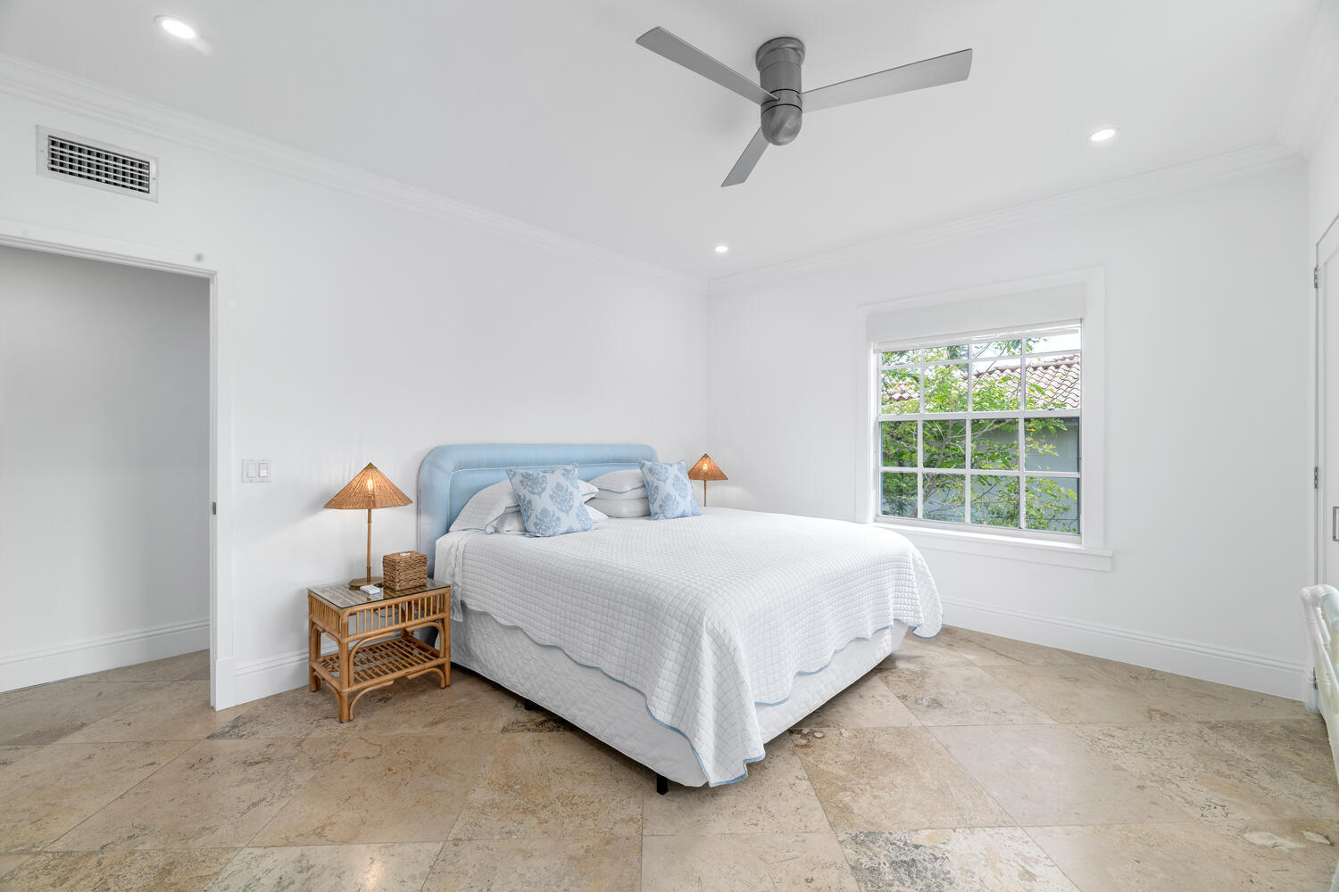 350 Cocoanut Row #3a, Palm Beach FL 33480