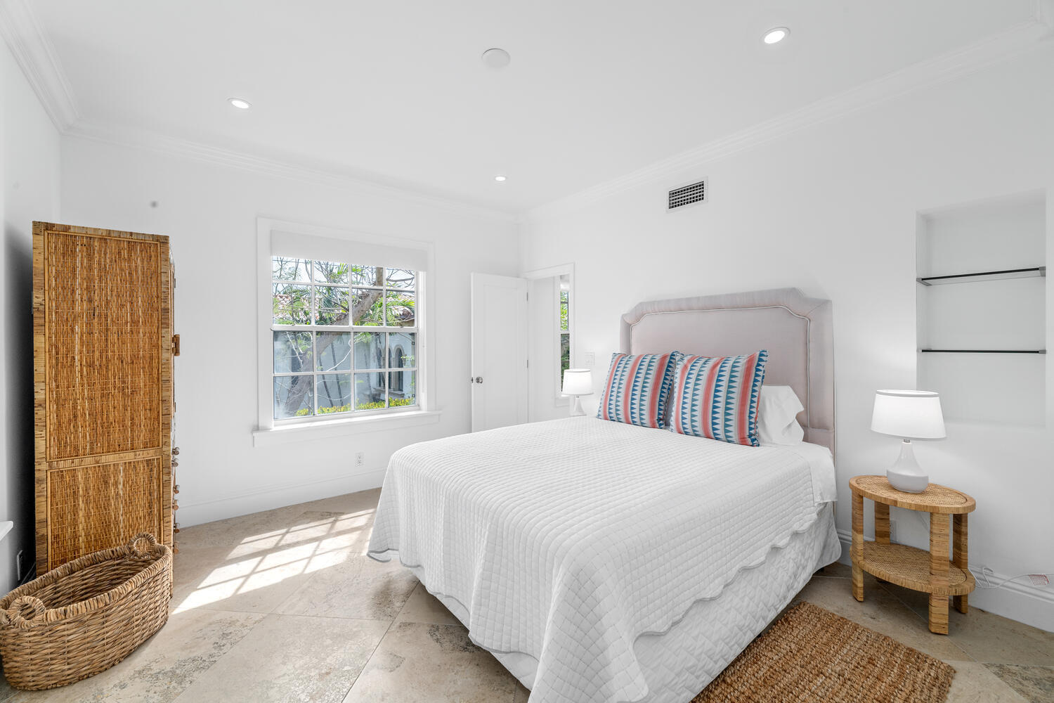 350 Cocoanut Row #3a, Palm Beach FL 33480
