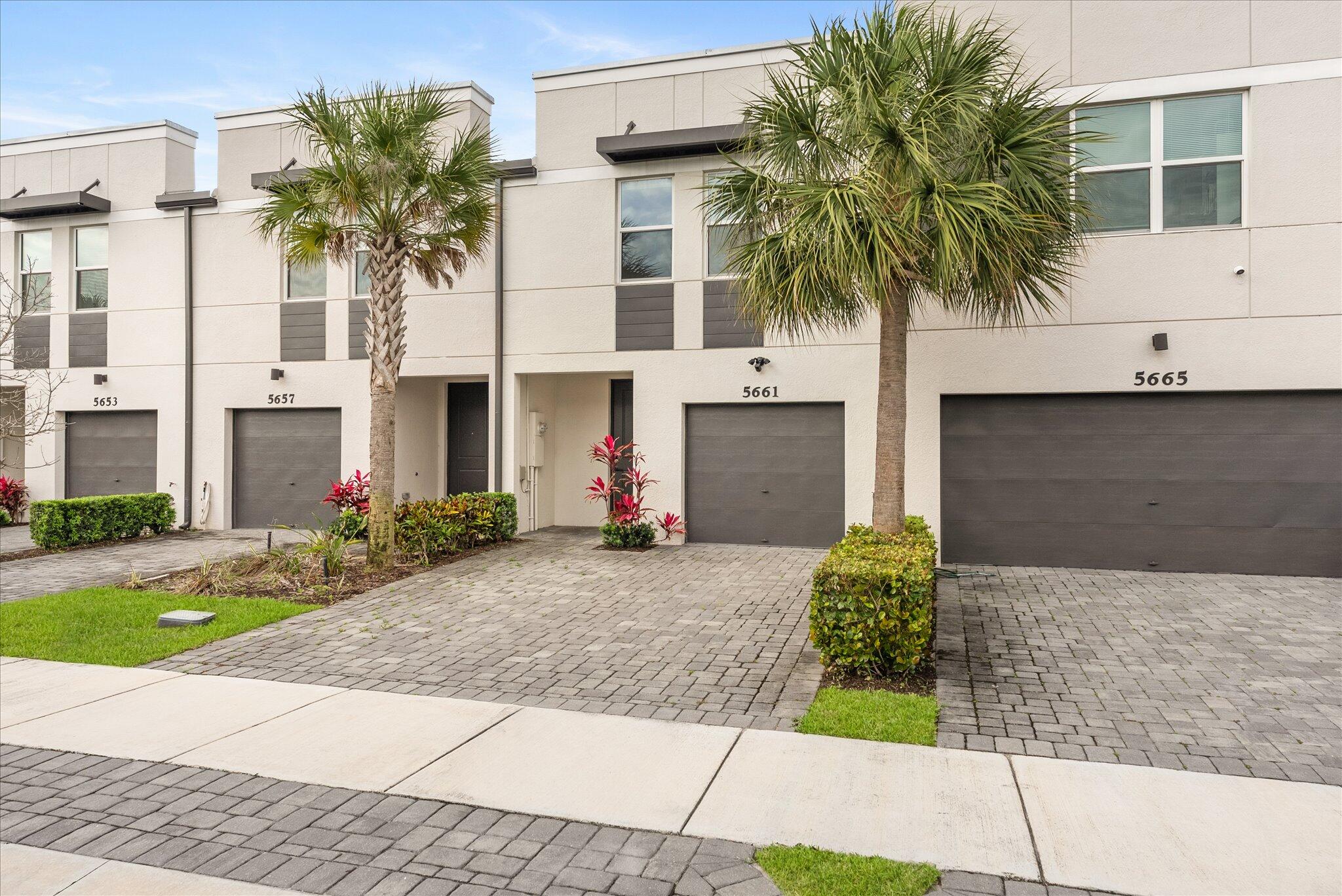 5661 Mentmore, Mangonia Park FL 33407