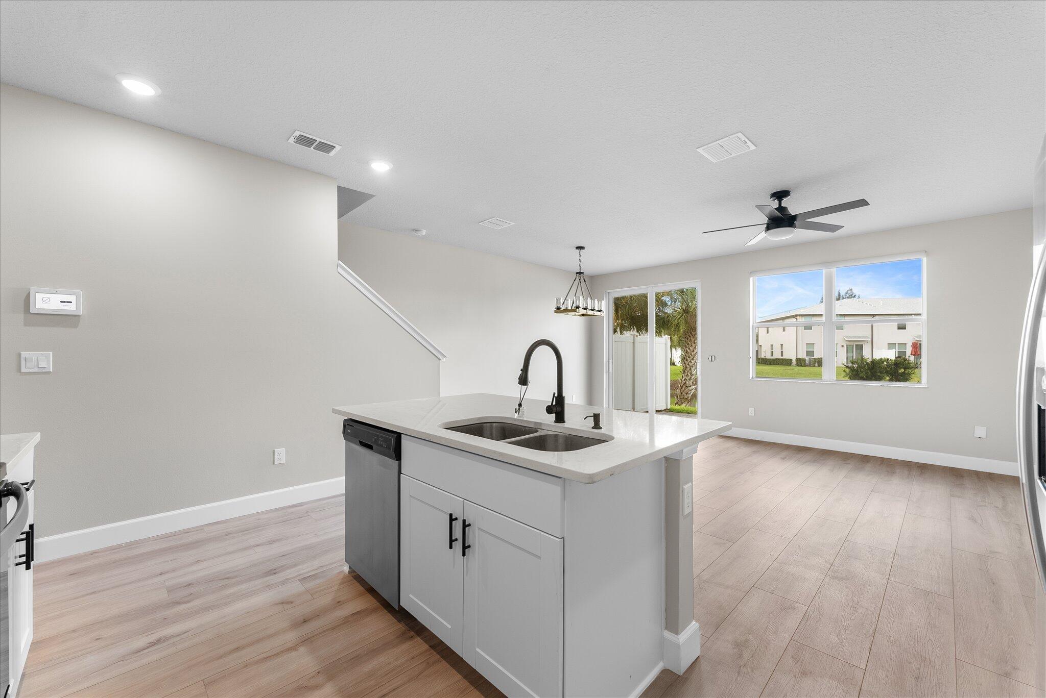 5661 Mentmore, Mangonia Park FL 33407