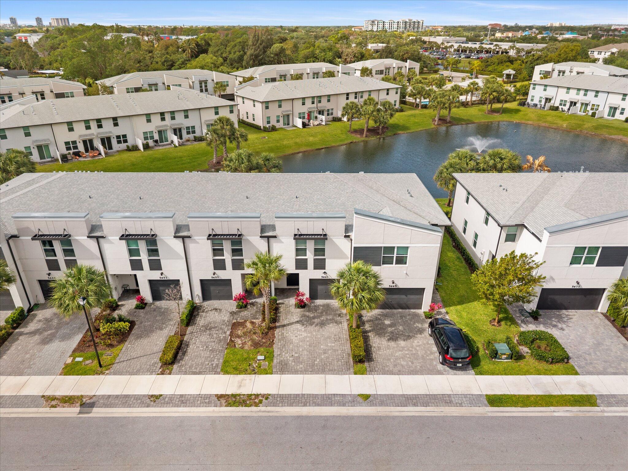 5661 Mentmore, Mangonia Park FL 33407