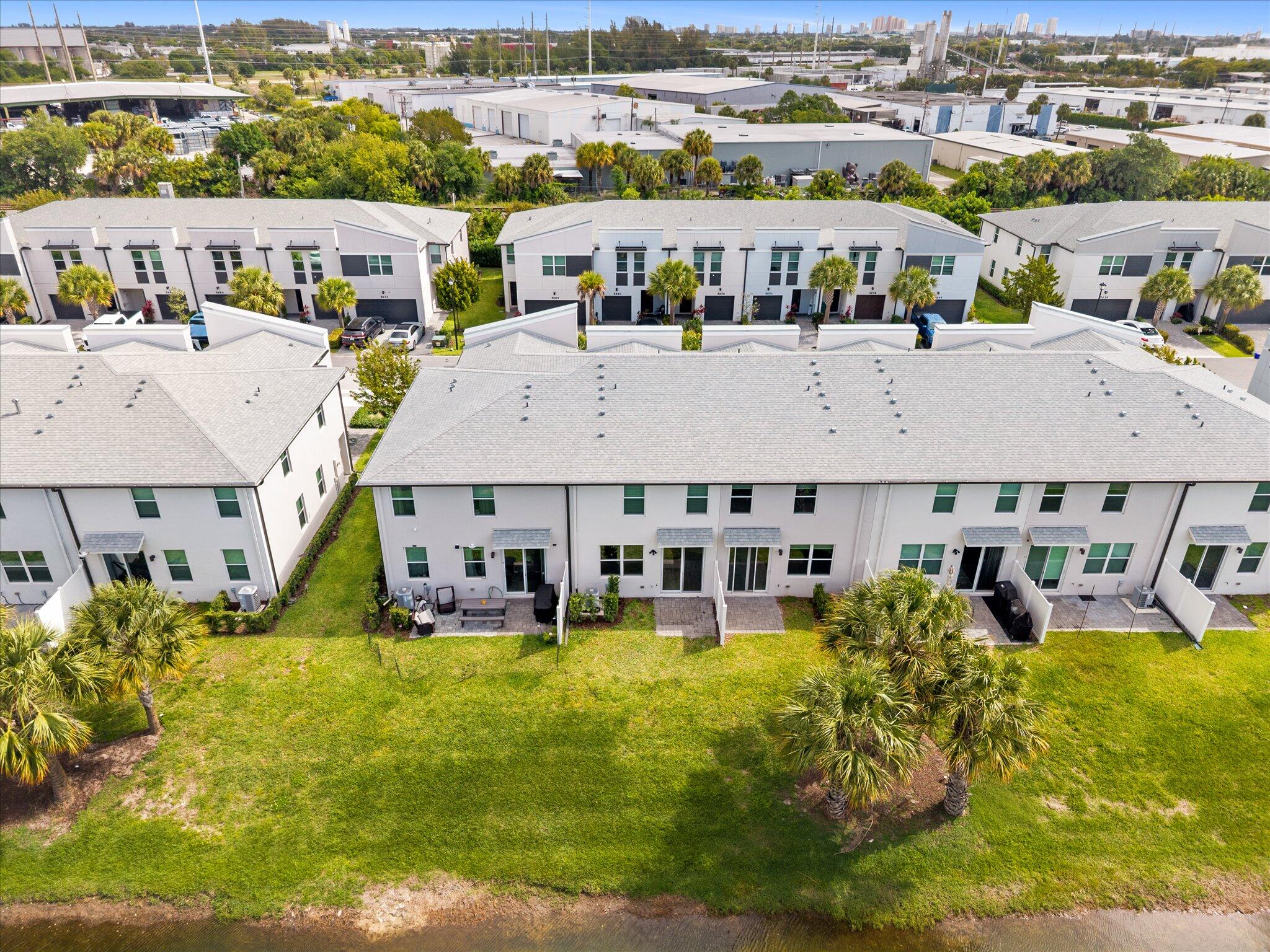 5661 Mentmore, Mangonia Park FL 33407
