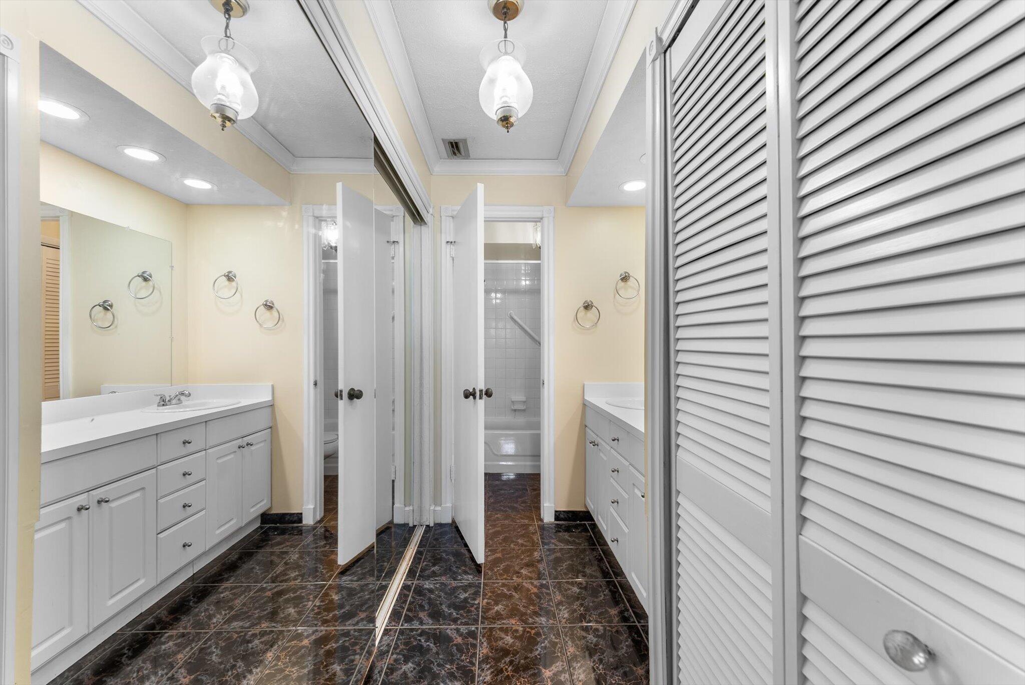 8000 Lagos De Campo #A-307, Tamarac FL 33321