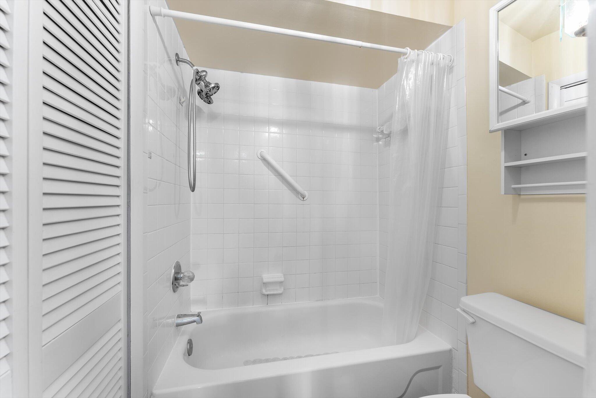 8000 Lagos De Campo #A-307, Tamarac FL 33321
