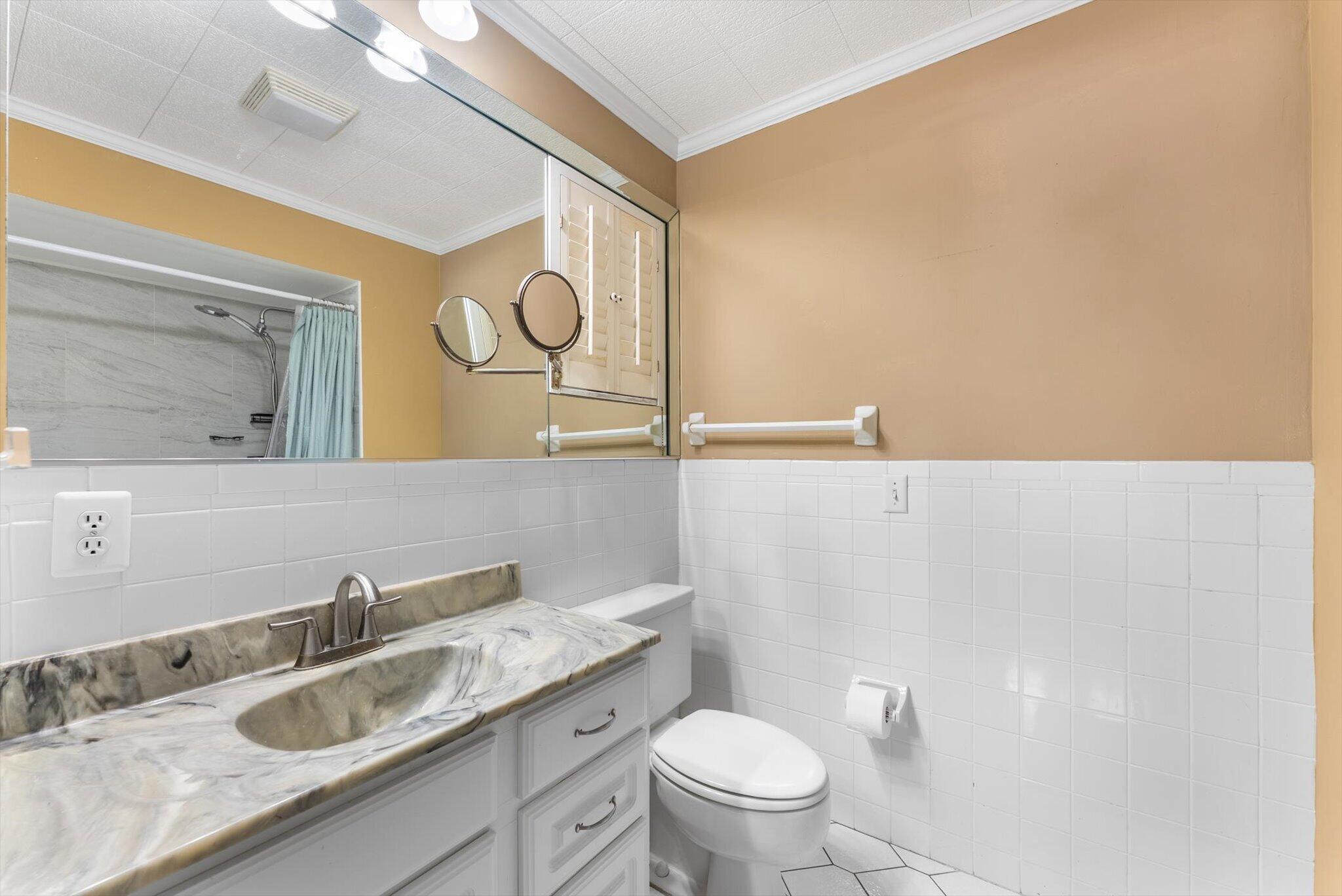 8000 Lagos De Campo #A-307, Tamarac FL 33321