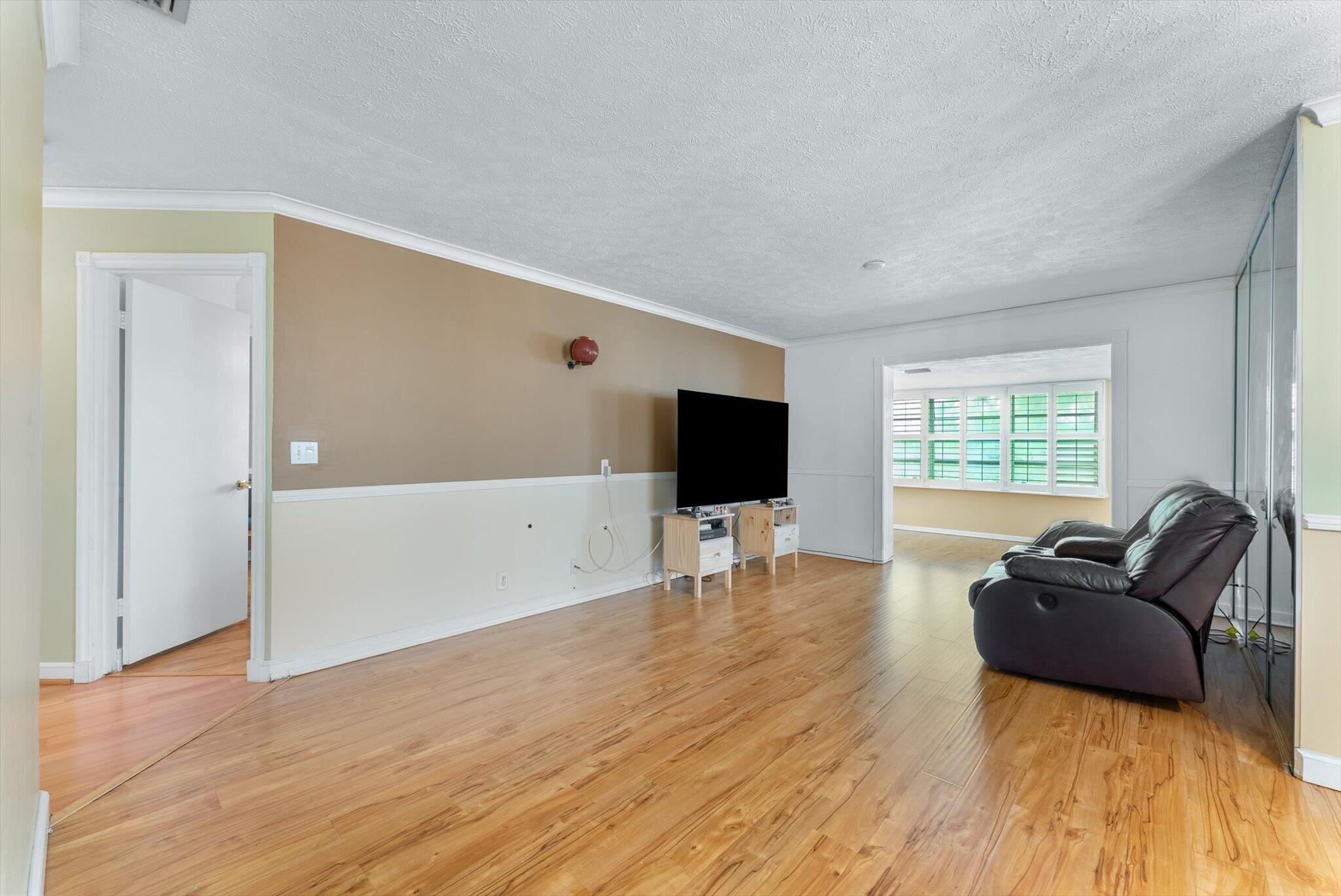 8000 Lagos De Campo #A-307, Tamarac FL 33321