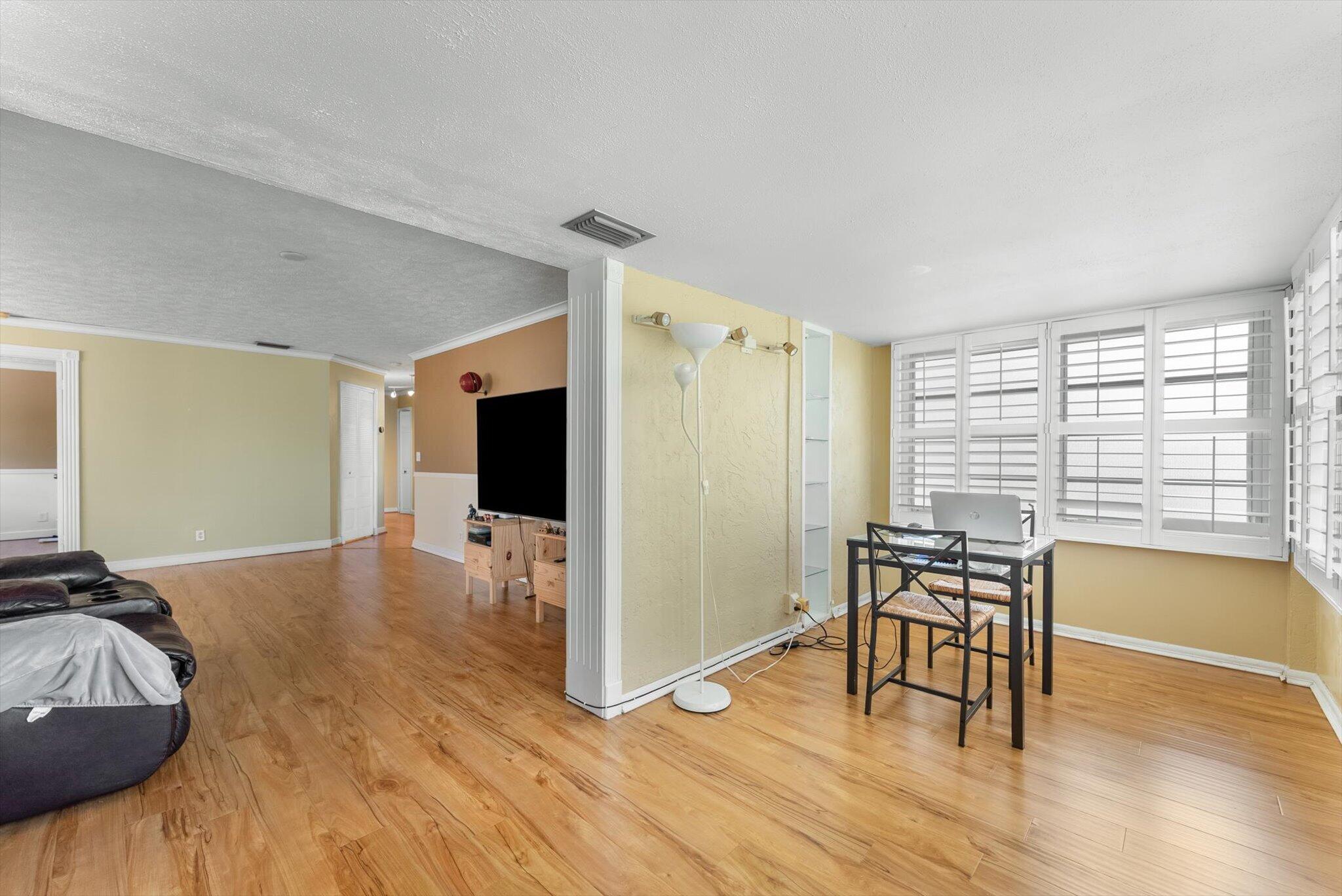 8000 Lagos De Campo #A-307, Tamarac FL 33321