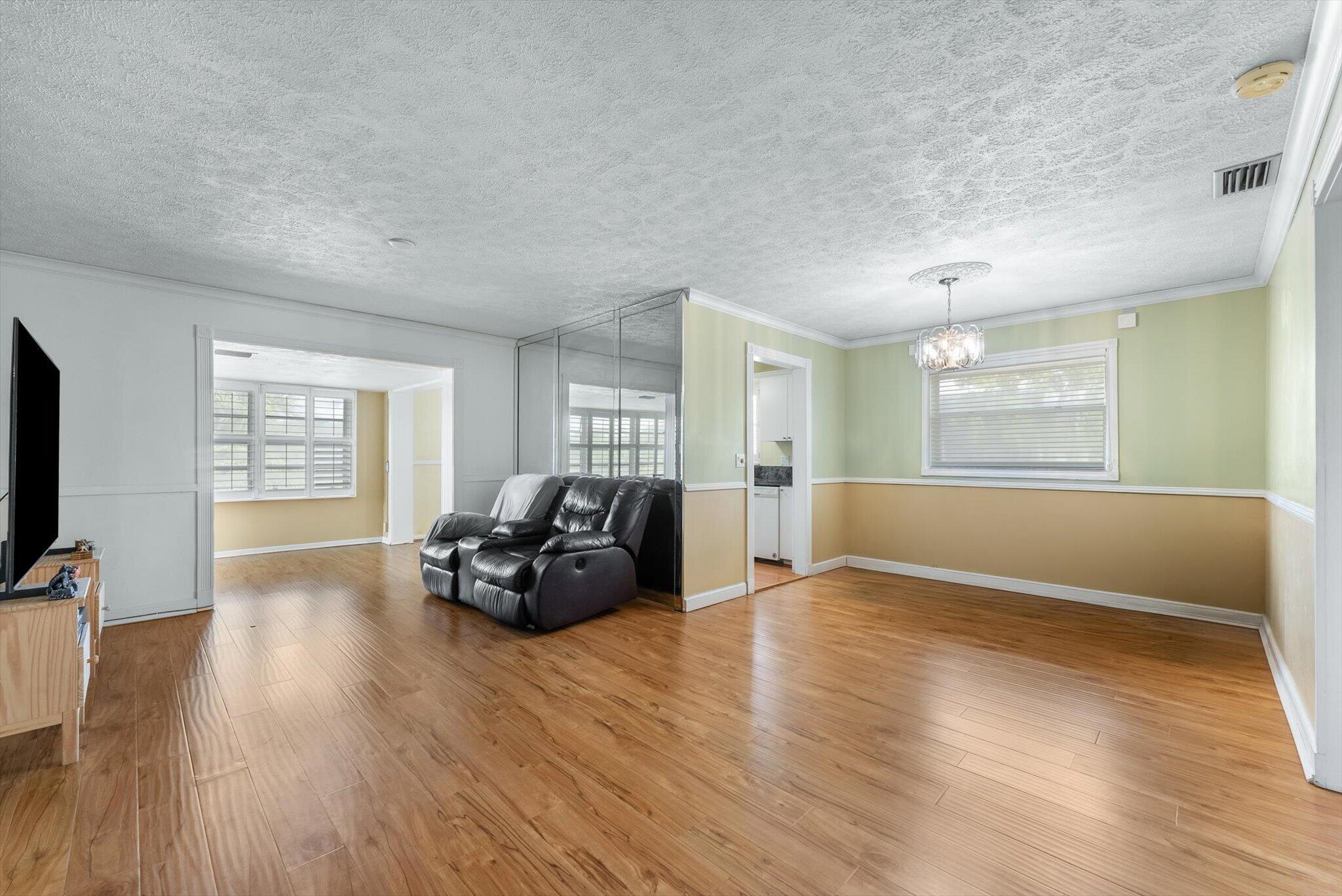 8000 Lagos De Campo #A-307, Tamarac FL 33321
