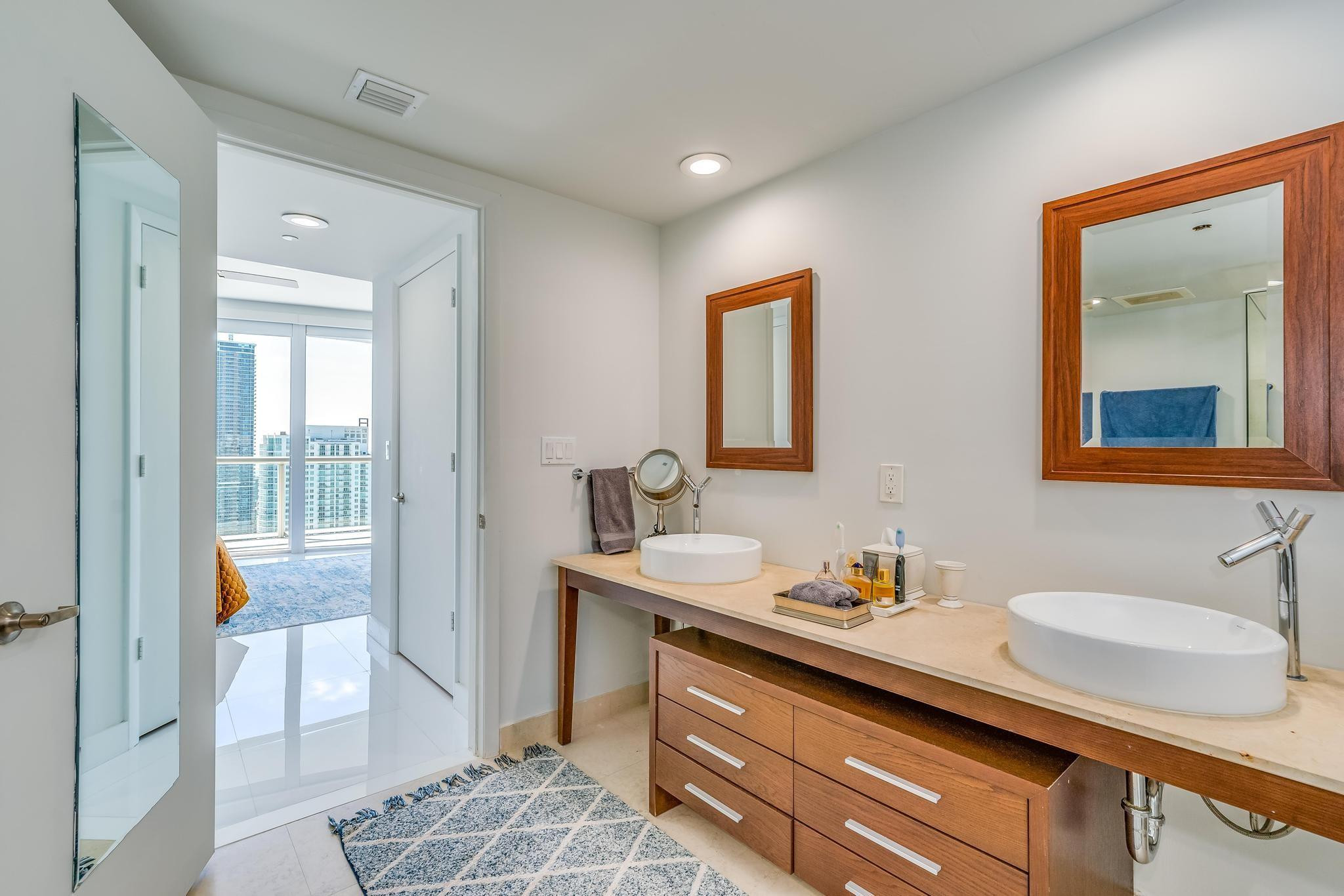 495 Brickell #5605, Miami FL 33131