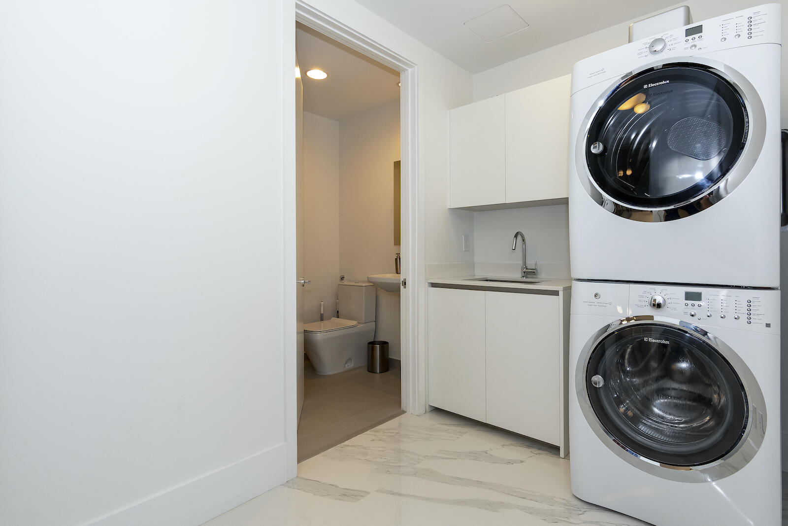 10201 Collins #1803, Bal Harbour FL 33154