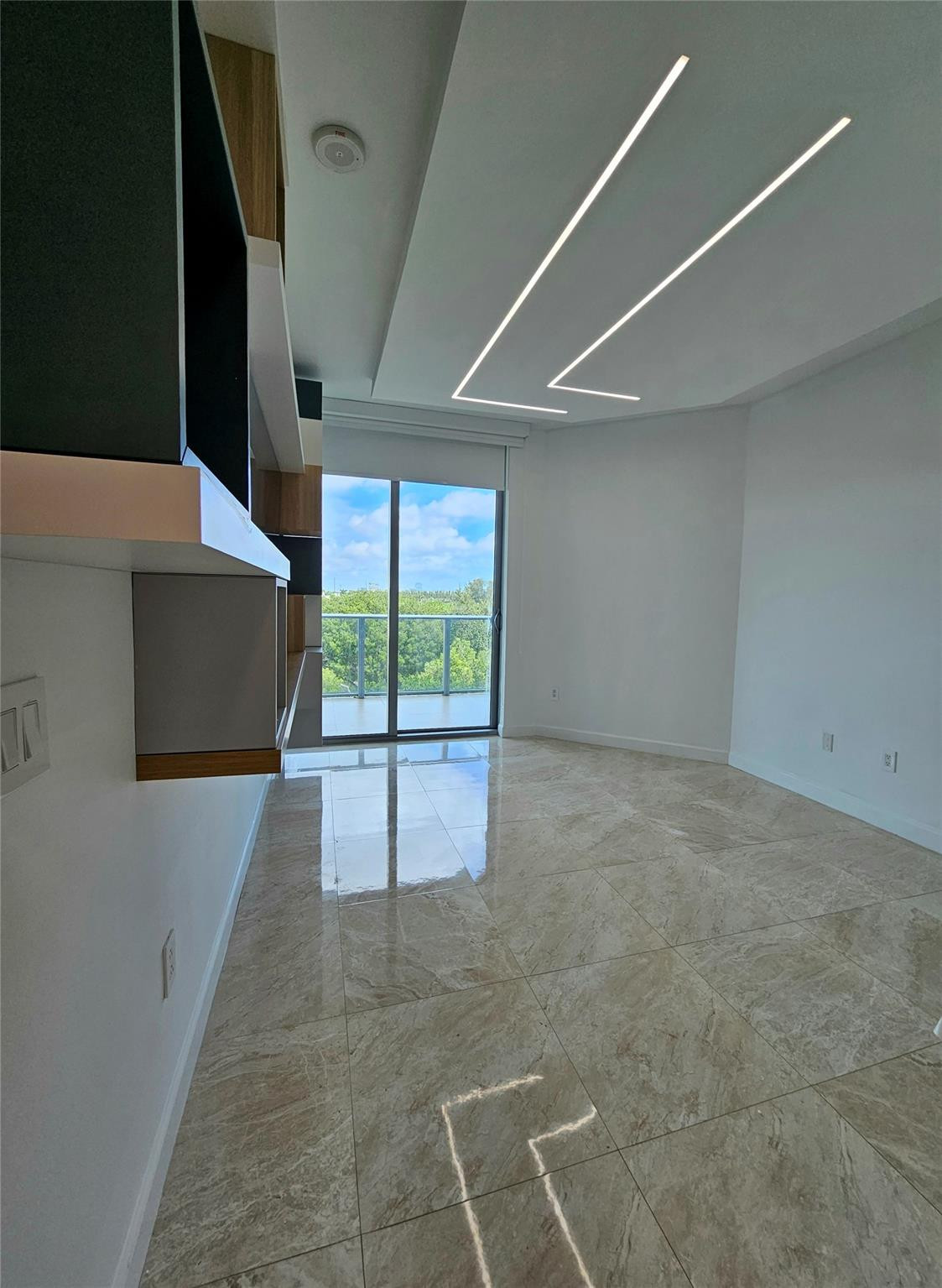 17301 Biscayne #406, North Miami Beach FL 33160