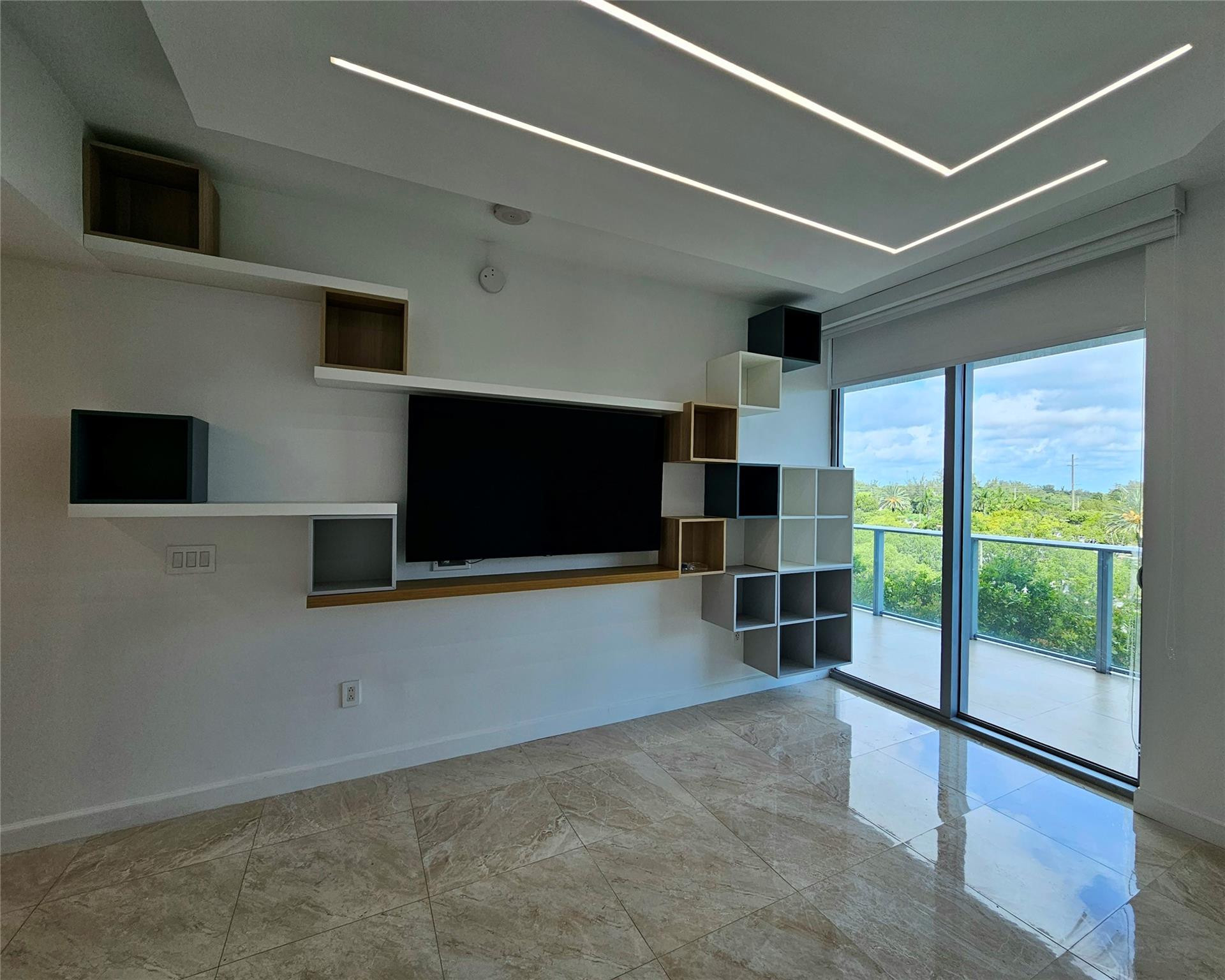 17301 Biscayne #406, North Miami Beach FL 33160