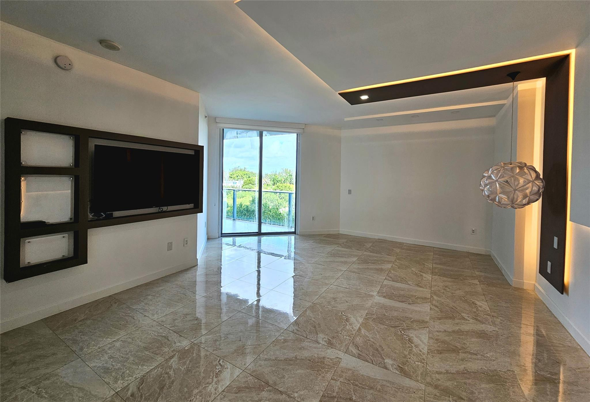 17301 Biscayne #406, North Miami Beach FL 33160
