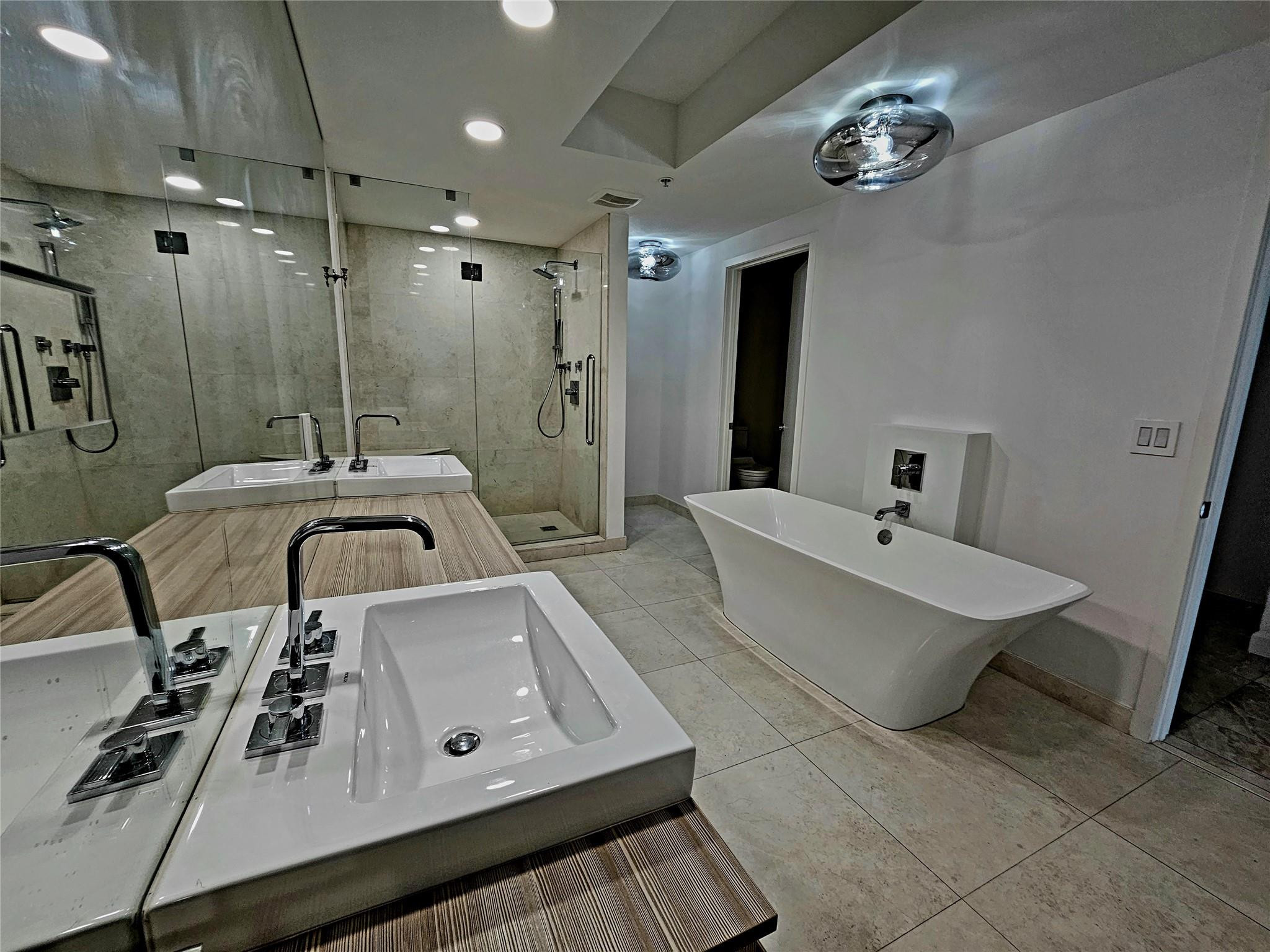 17301 Biscayne #406, North Miami Beach FL 33160