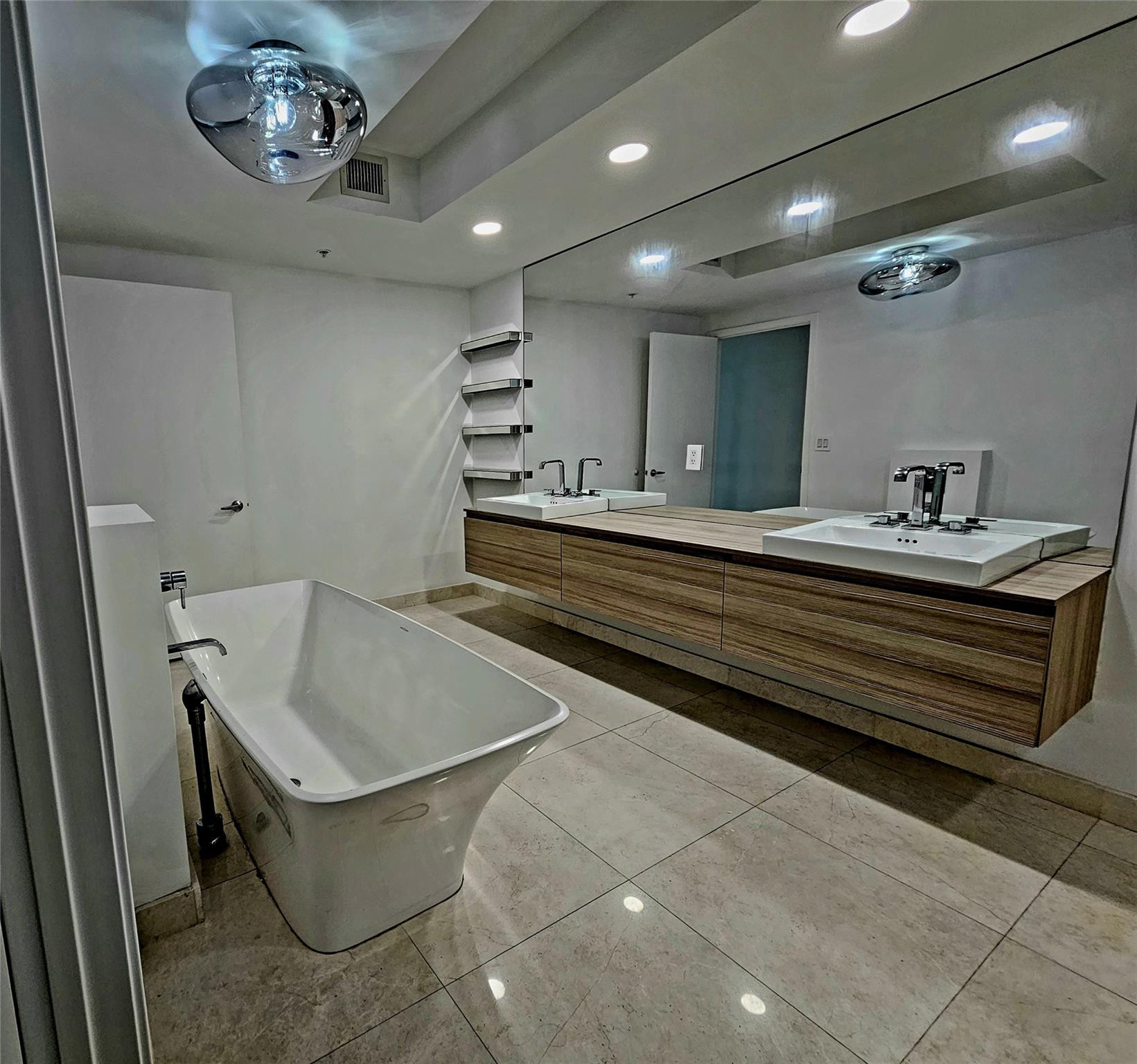 17301 Biscayne #406, North Miami Beach FL 33160