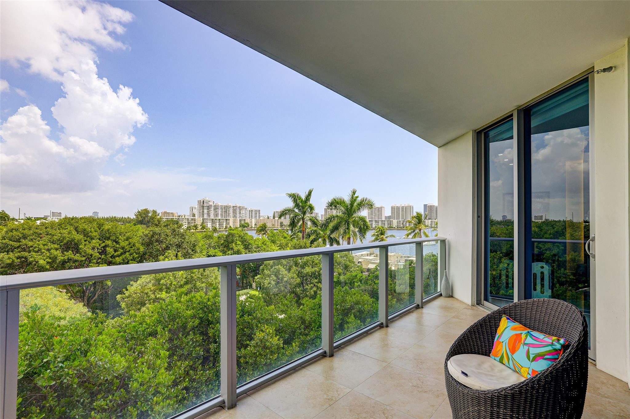 17301 Biscayne #406, North Miami Beach FL 33160
