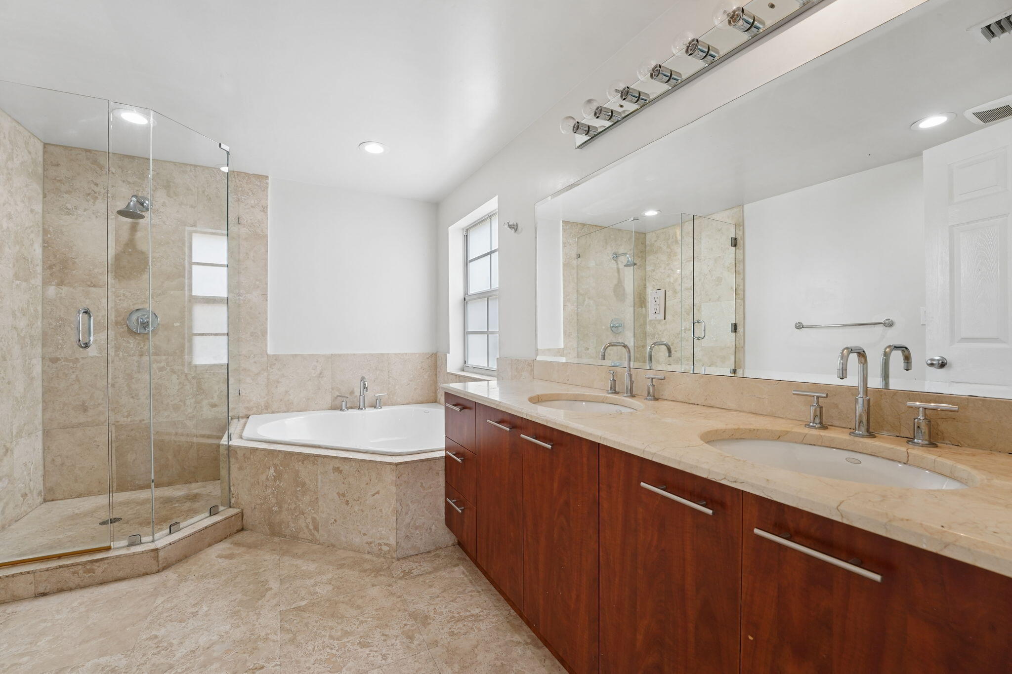819 SW 7th, Fort Lauderdale FL 33315