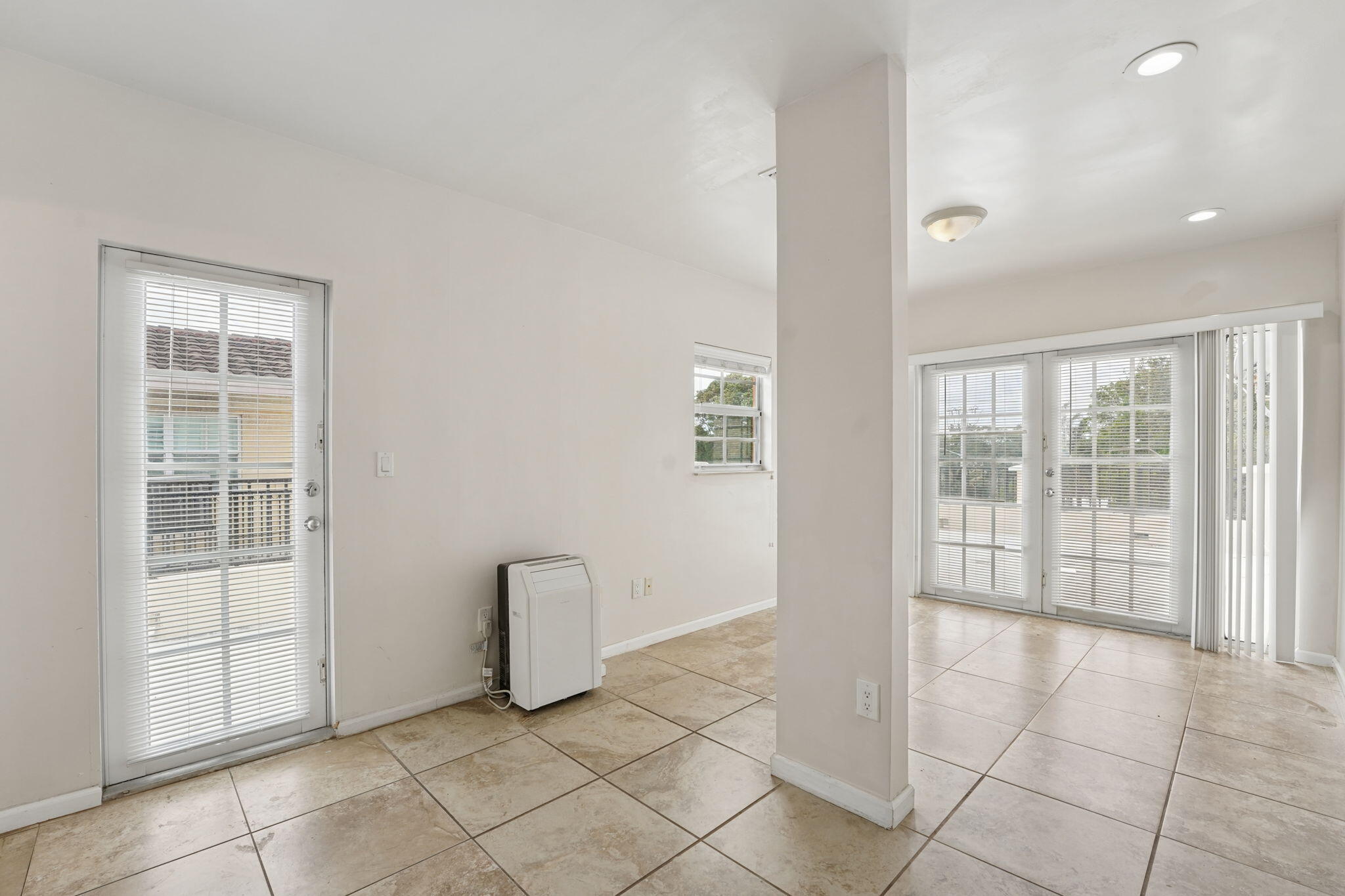 819 SW 7th, Fort Lauderdale FL 33315