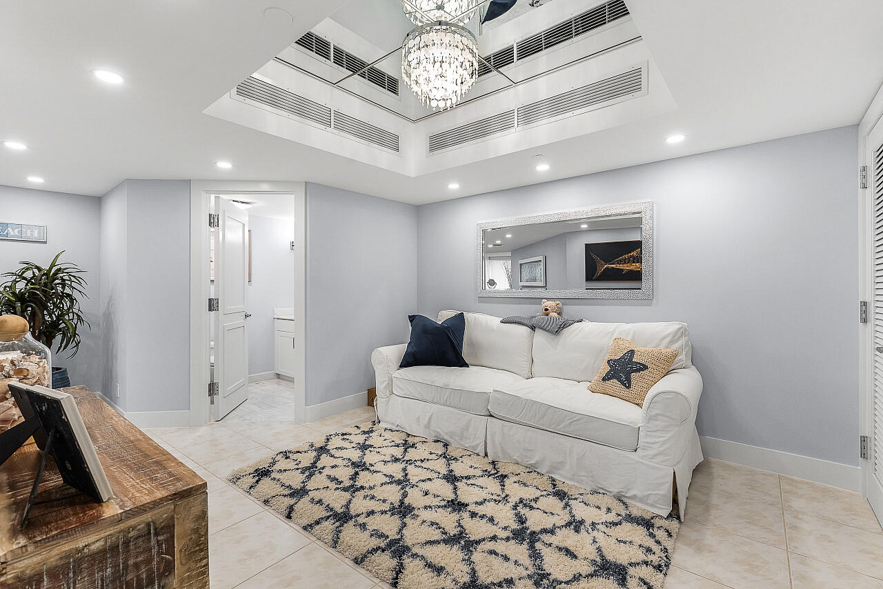 100 Lakeshore #252, North Palm Beach FL 33408