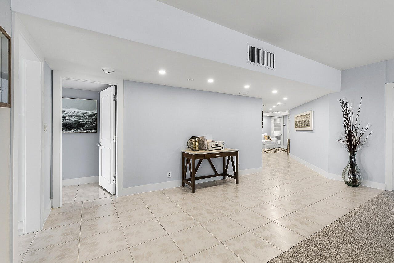 100 Lakeshore #252, North Palm Beach FL 33408