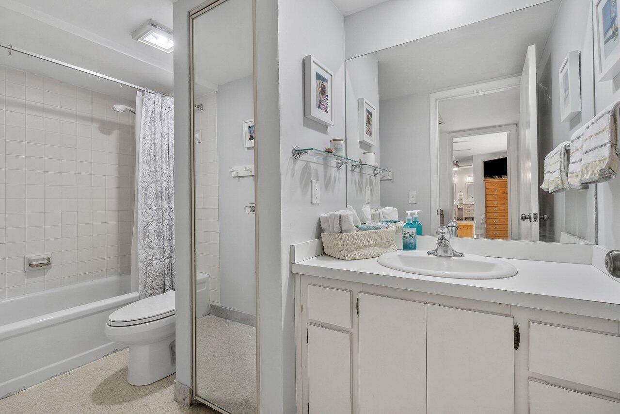 212 2nd #212, Palm Beach Gardens FL 33418