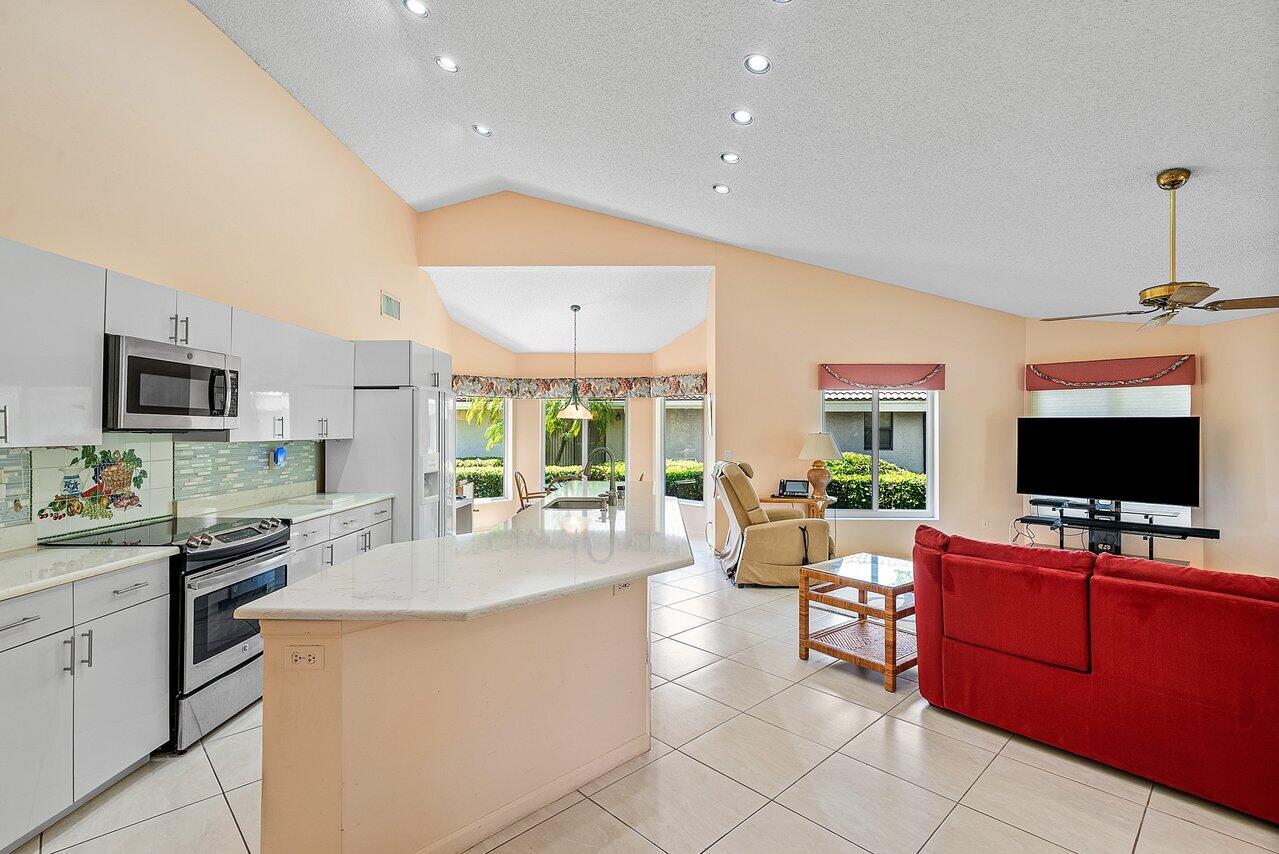 10215 Boca Woods, Boca Raton FL 33428