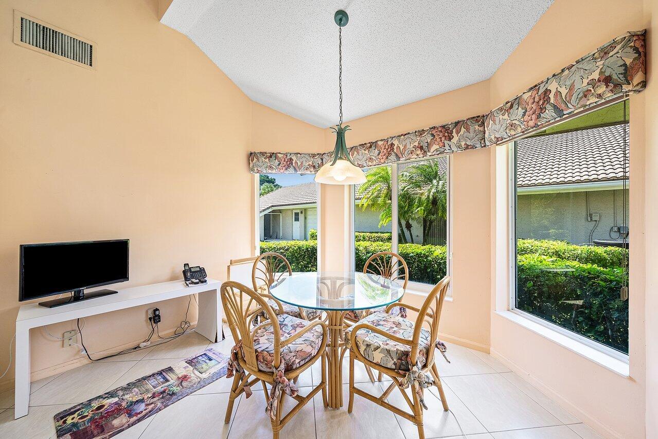 10215 Boca Woods, Boca Raton FL 33428