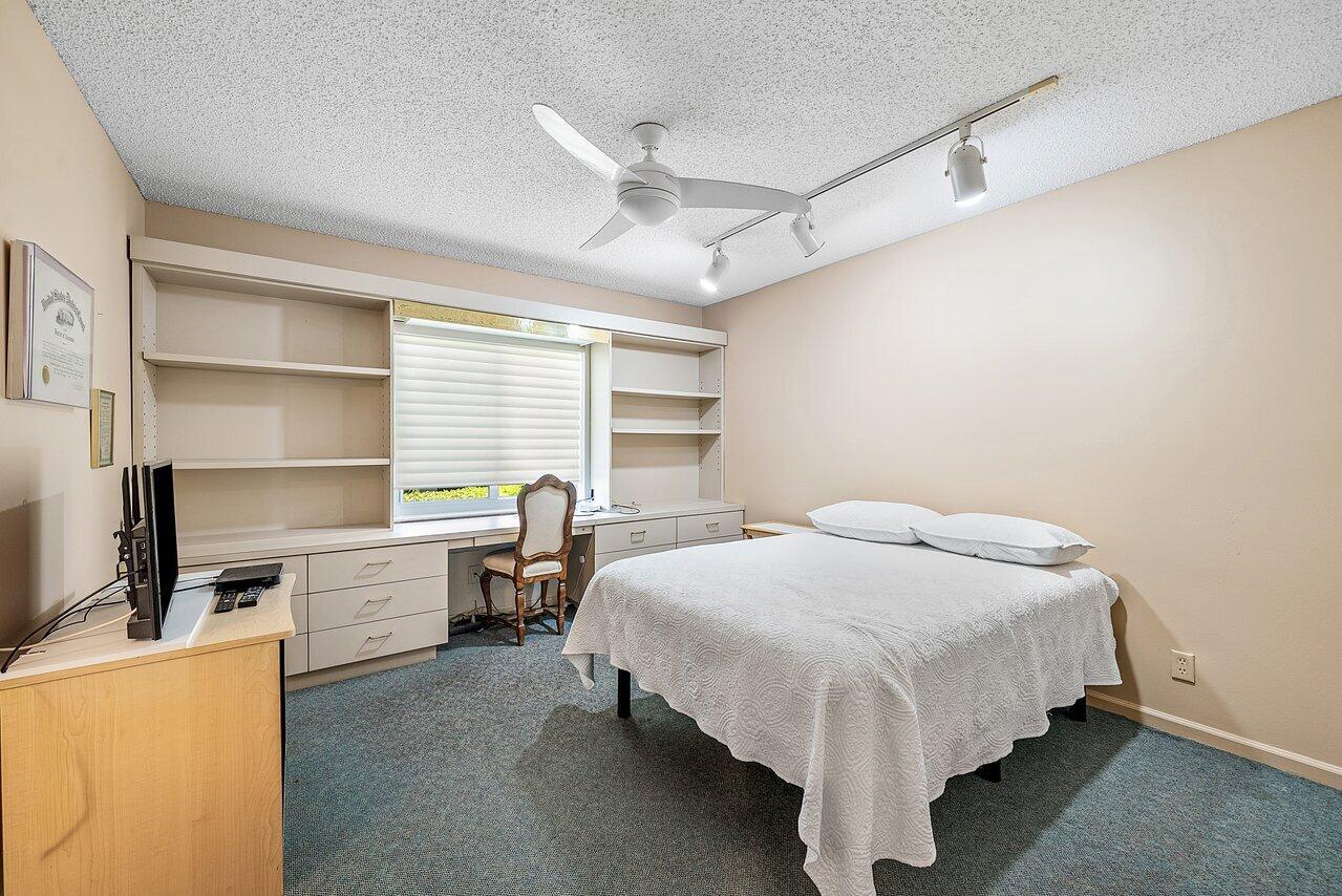 10215 Boca Woods, Boca Raton FL 33428