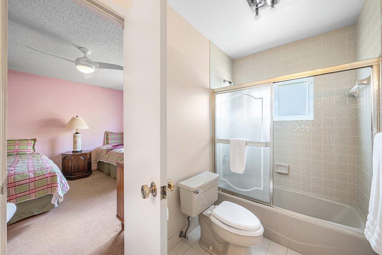 10215 Boca Woods, Boca Raton FL 33428