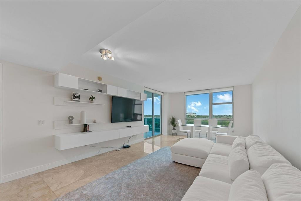 2641 N Flamingo #901n, Sunrise FL 33323