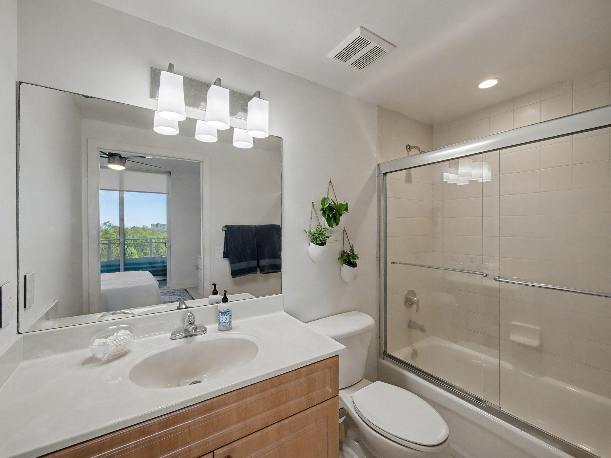 2600 SW 27th #603, Miami FL 33133
