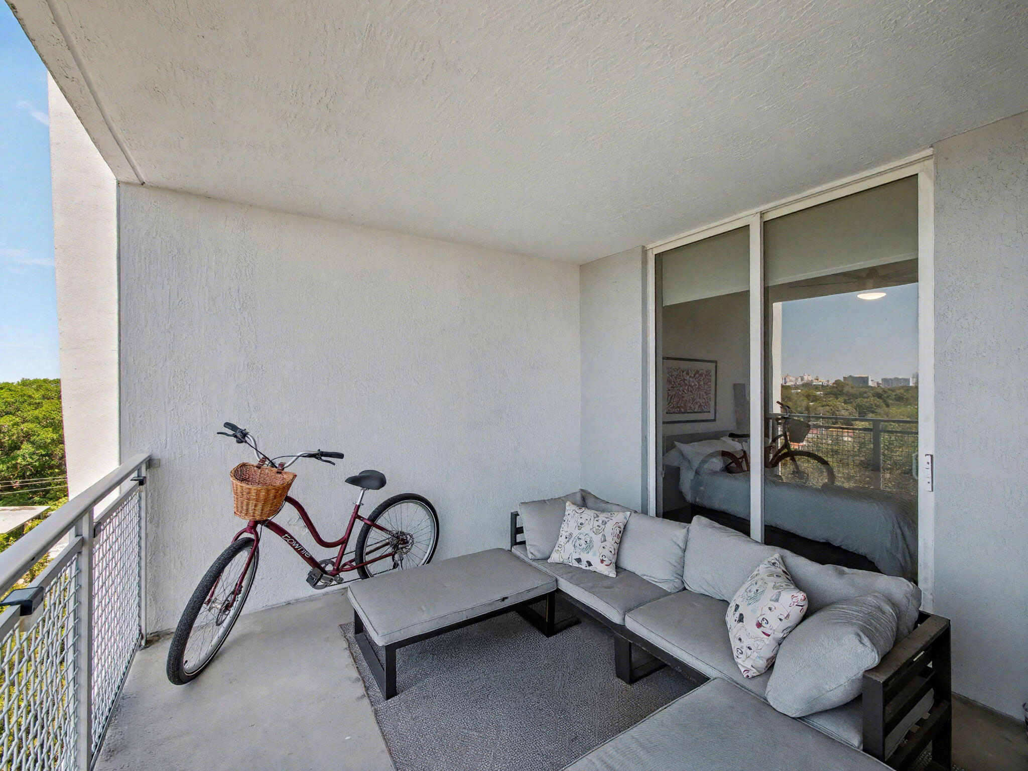 2600 SW 27th #603, Miami FL 33133
