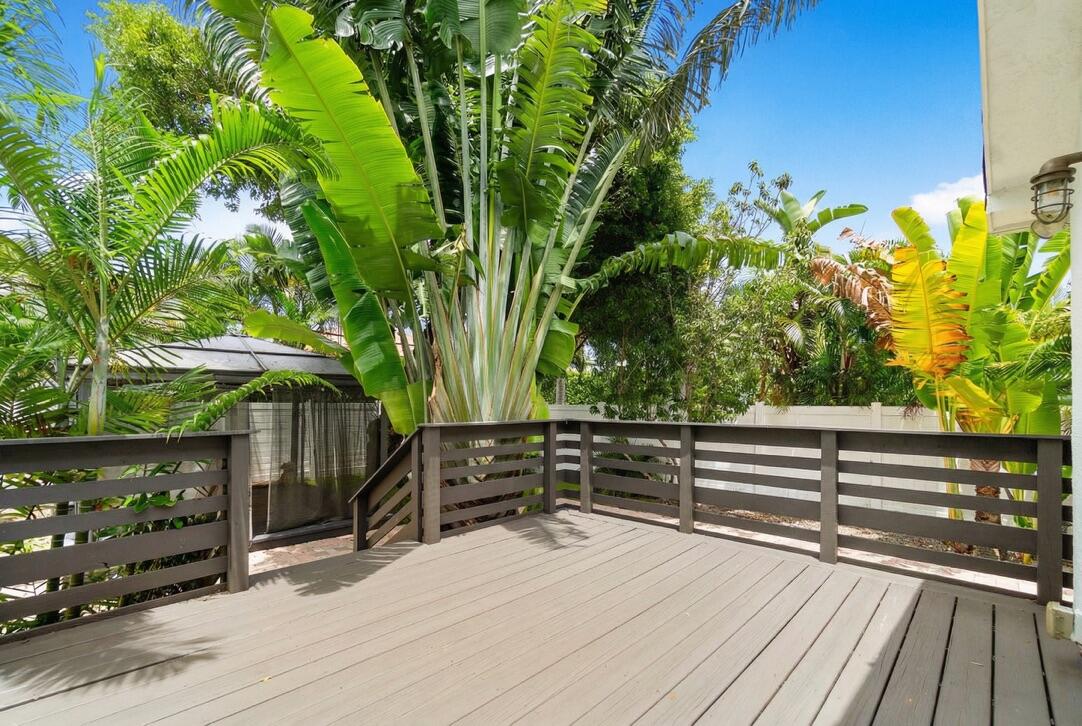 353 E Lakewood, West Palm Beach FL 33405