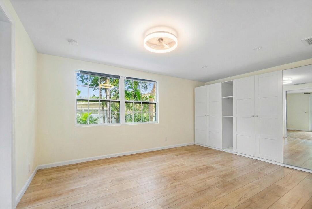 353 E Lakewood, West Palm Beach FL 33405