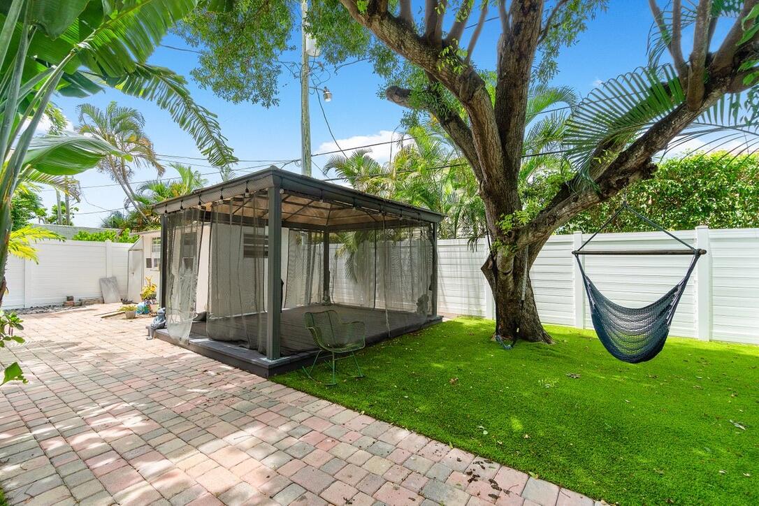 353 E Lakewood, West Palm Beach FL 33405