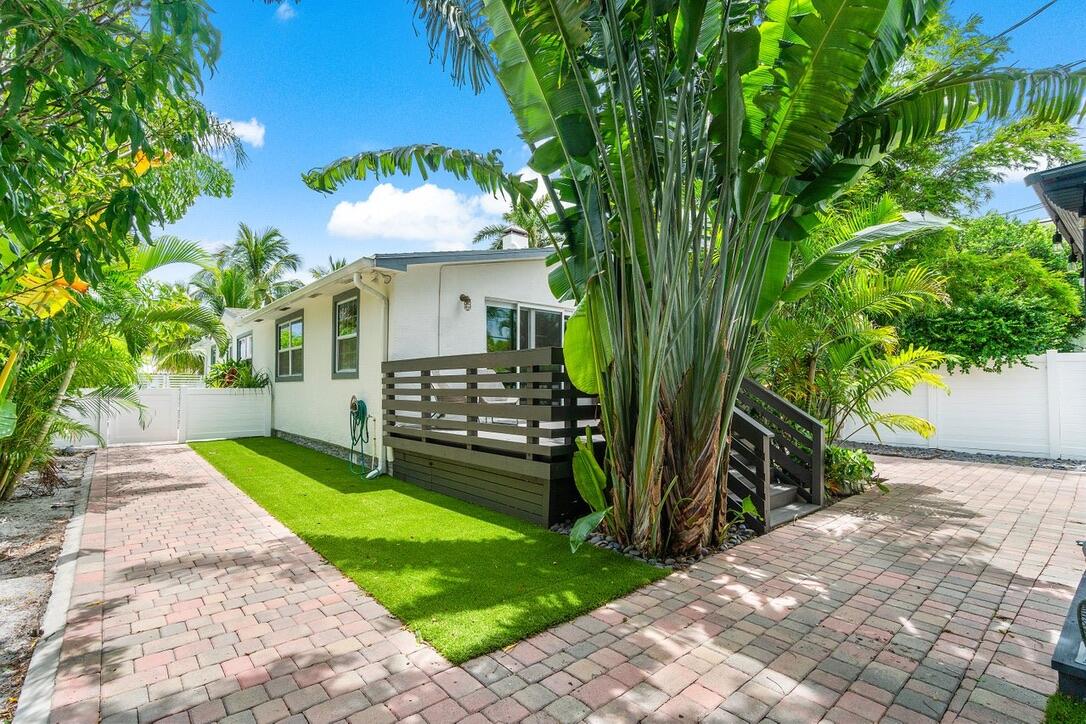 353 E Lakewood, West Palm Beach FL 33405