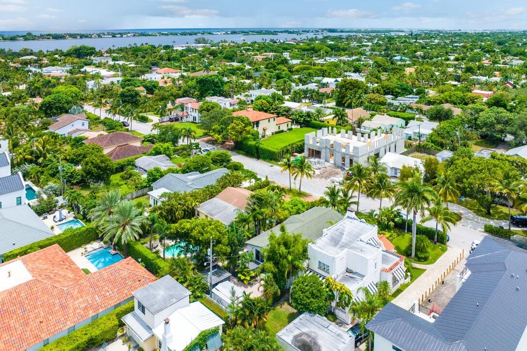 353 E Lakewood, West Palm Beach FL 33405