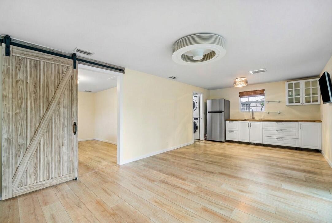 353 E Lakewood, West Palm Beach FL 33405