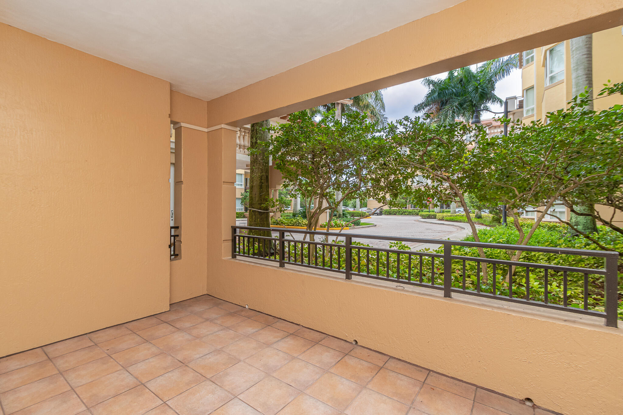 16101 Emerald Estates #146, Weston FL 33331