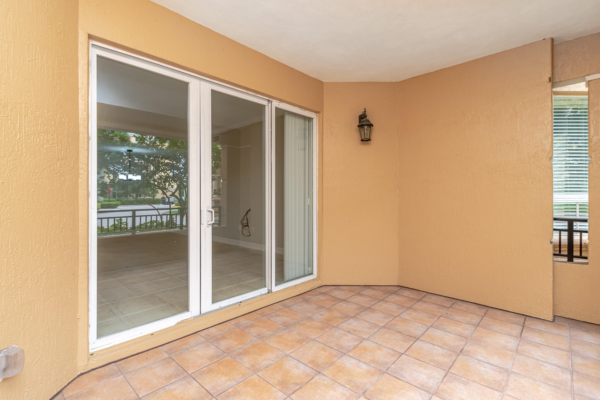 16101 Emerald Estates #146, Weston FL 33331