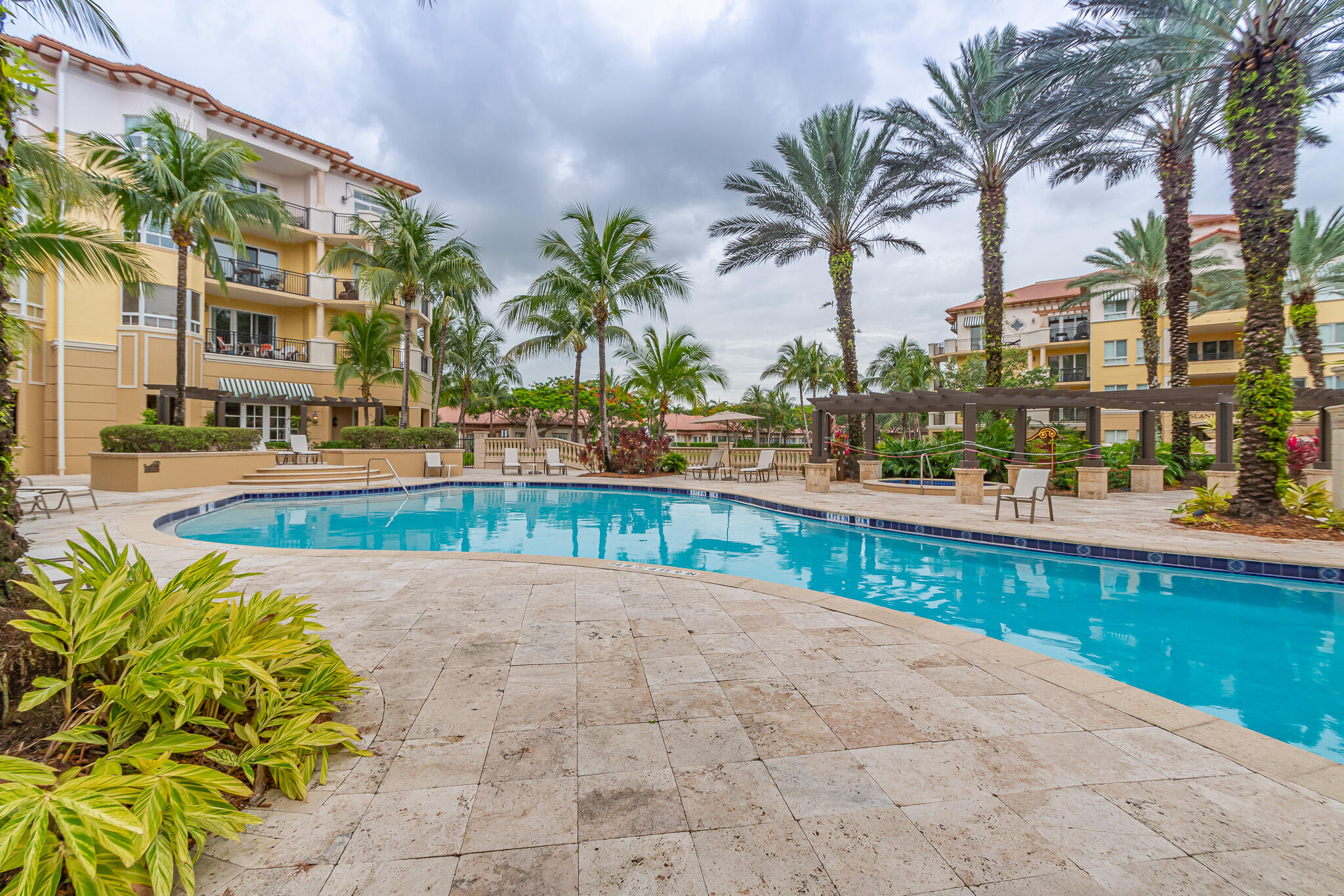16101 Emerald Estates #146, Weston FL 33331