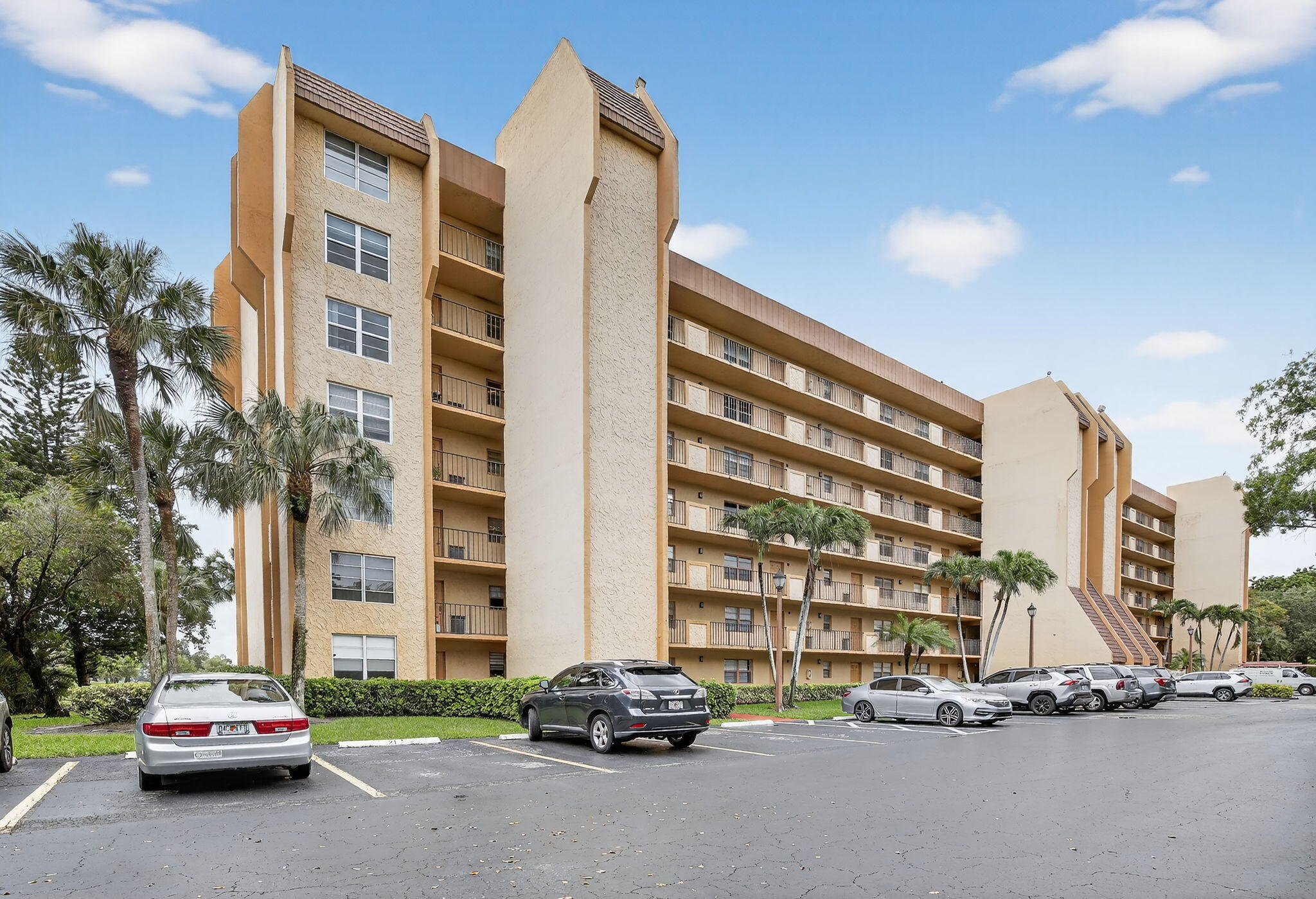 3001 W Rolling Hills #501, Davie FL 33328